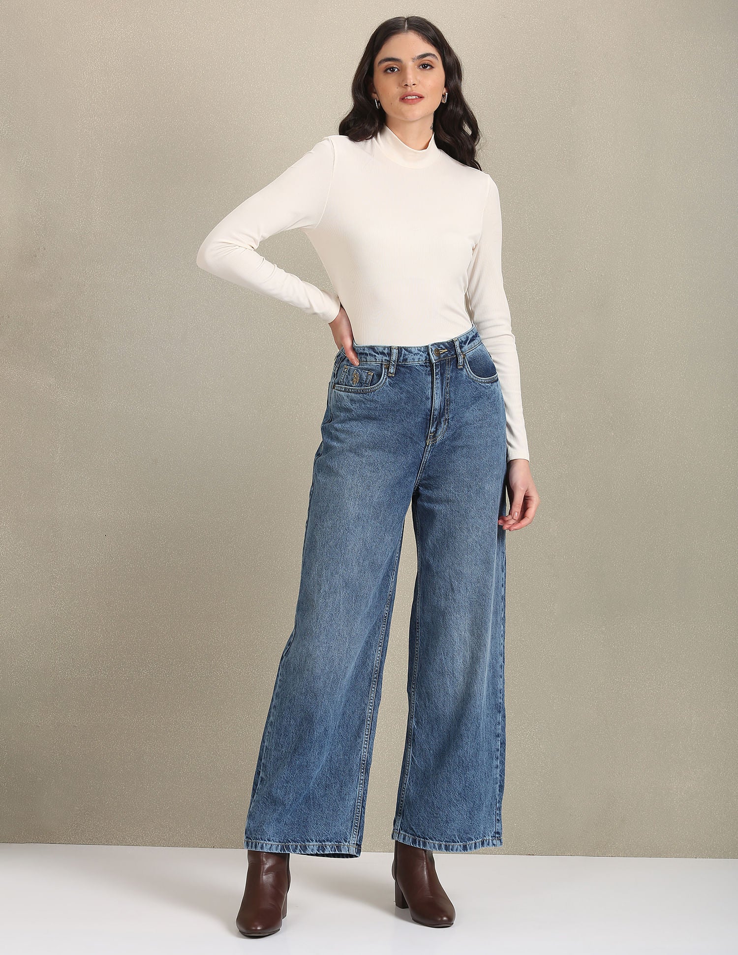 Wide Leg Mid Rise Jeans - Image 3