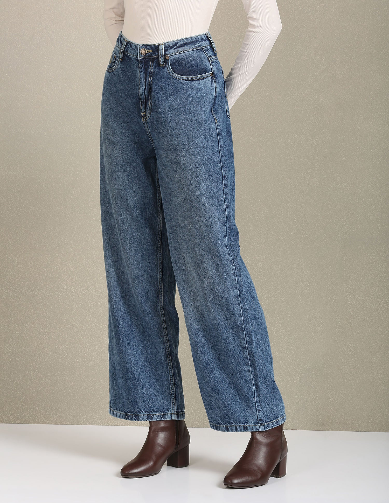 Wide Leg Mid Rise Jeans - Image 4