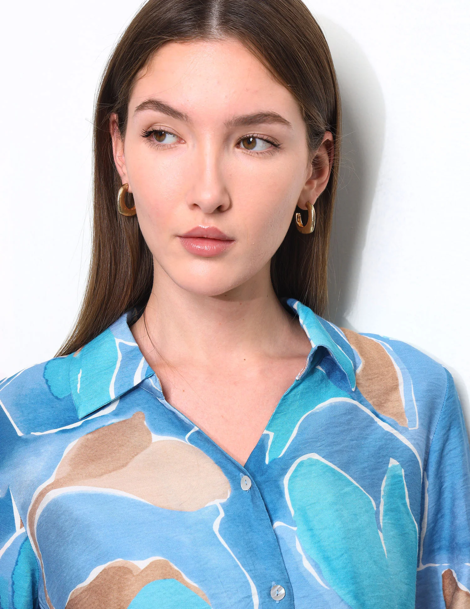 Abstract Printed V-Neck Collar Shirt - Image 7
