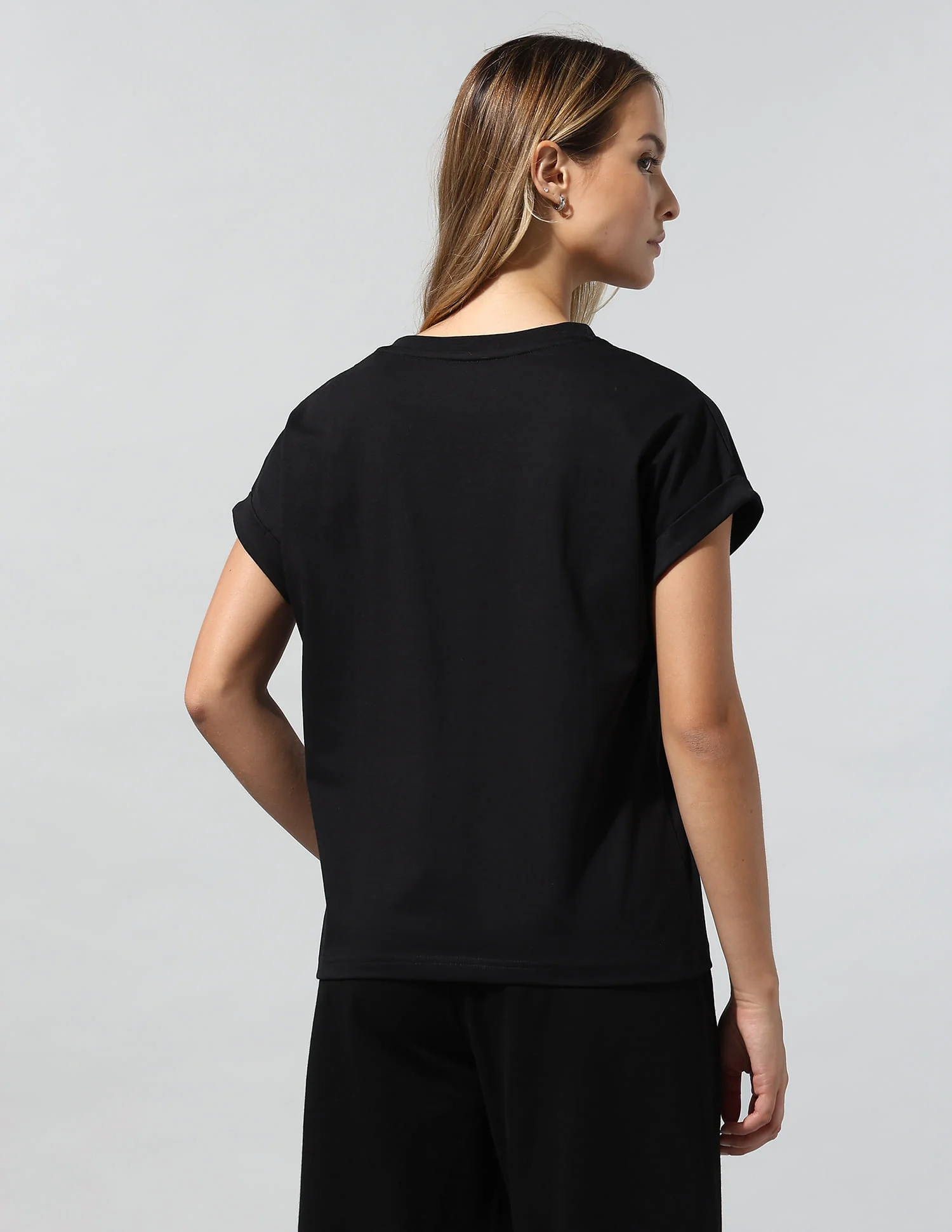 Basic V-Neck Regular T-Shirt - Image 5