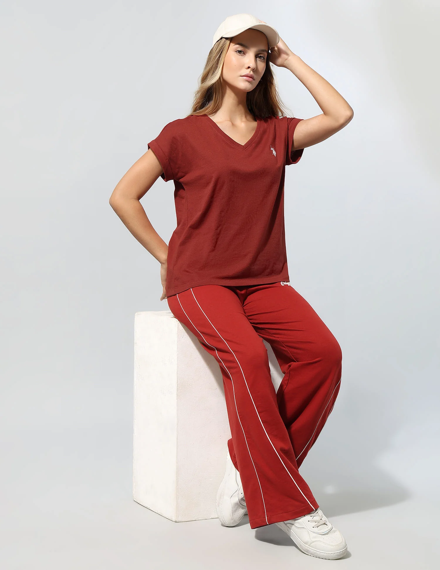 Basic V-Neck Regular T-Shirt - Image 3
