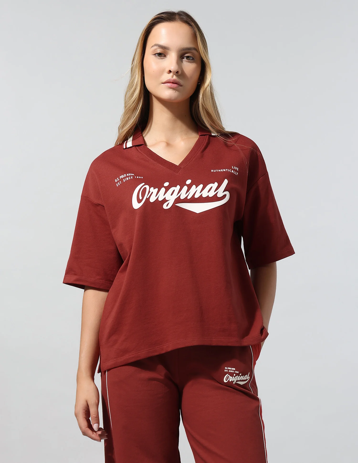 Brand Printed Relaxed Polo Shirt - Image 6