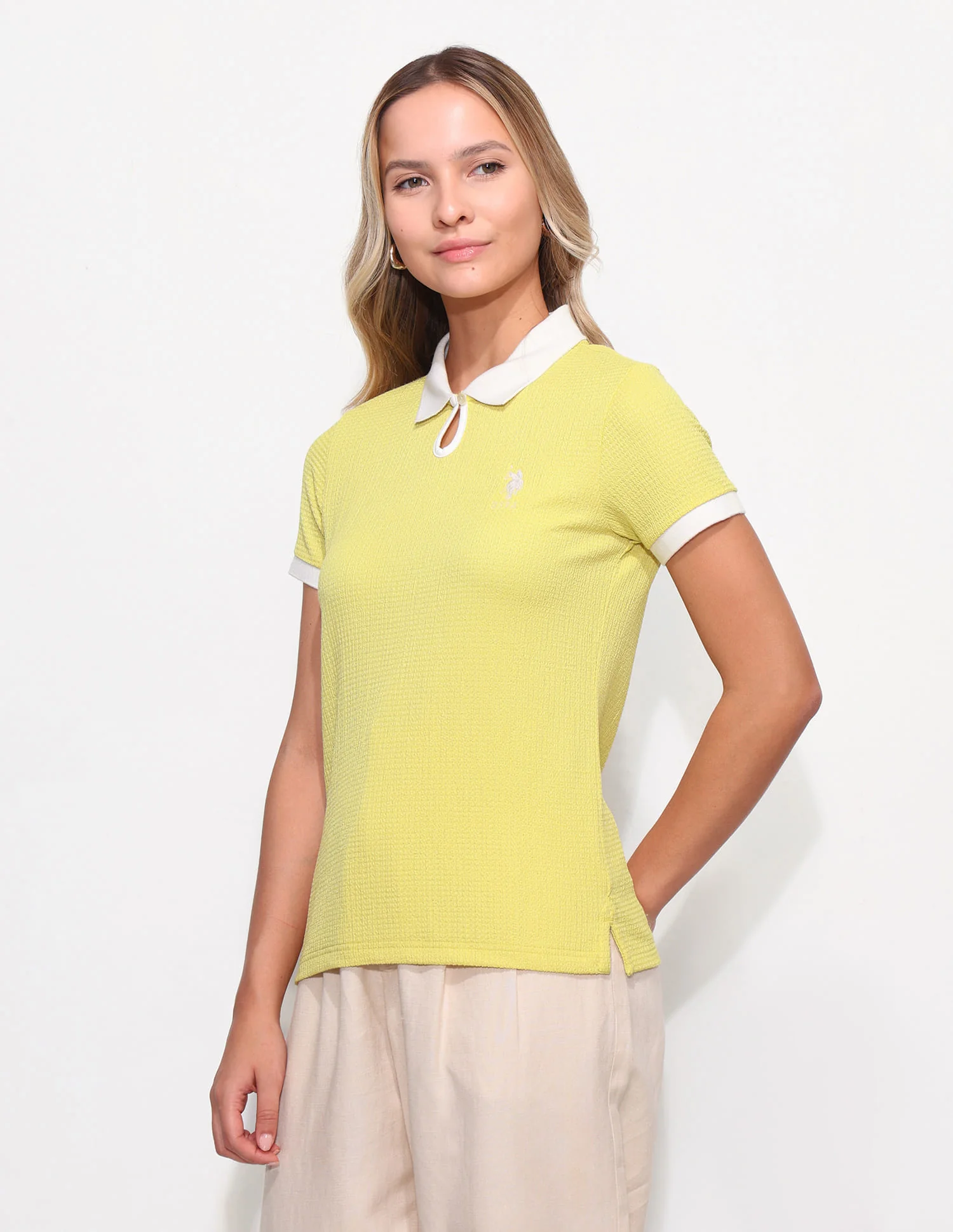 Contrast Collar With From Key Hole Tectured Polo - Image 4