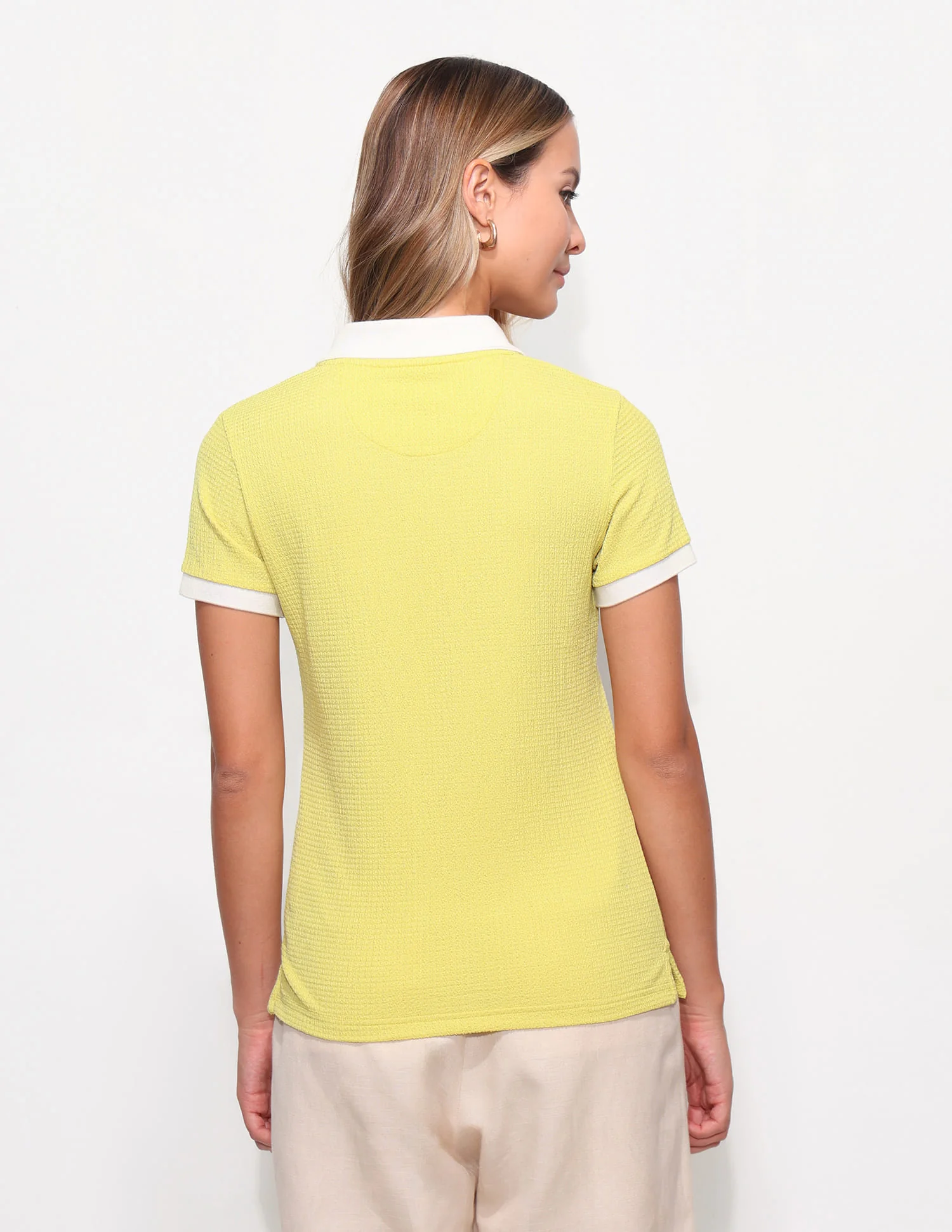 Contrast Collar With From Key Hole Tectured Polo - Image 5