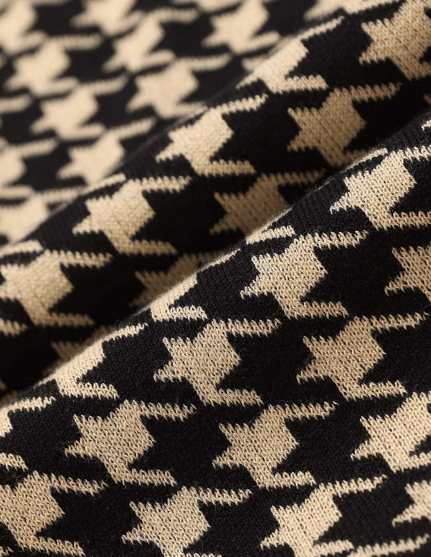 Flat Knit Polo With V Neck And Houndstooth Jacquard Pattern - Image 2
