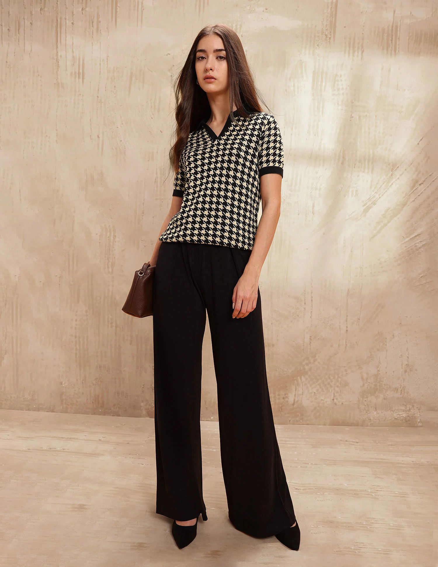 Flat Knit Polo With V Neck And Houndstooth Jacquard Pattern - Image 3