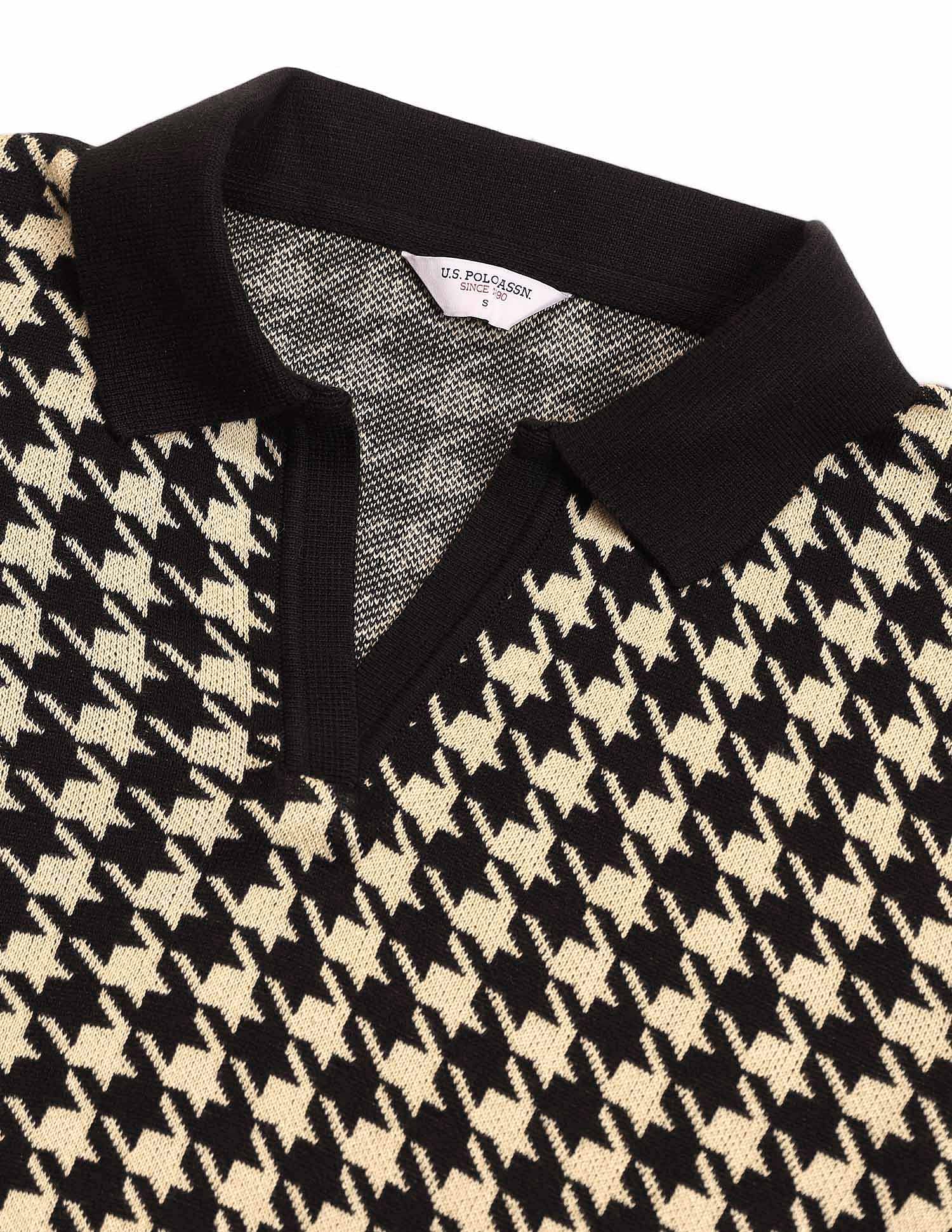 Flat Knit Polo With V Neck And Houndstooth Jacquard Pattern - Image 8