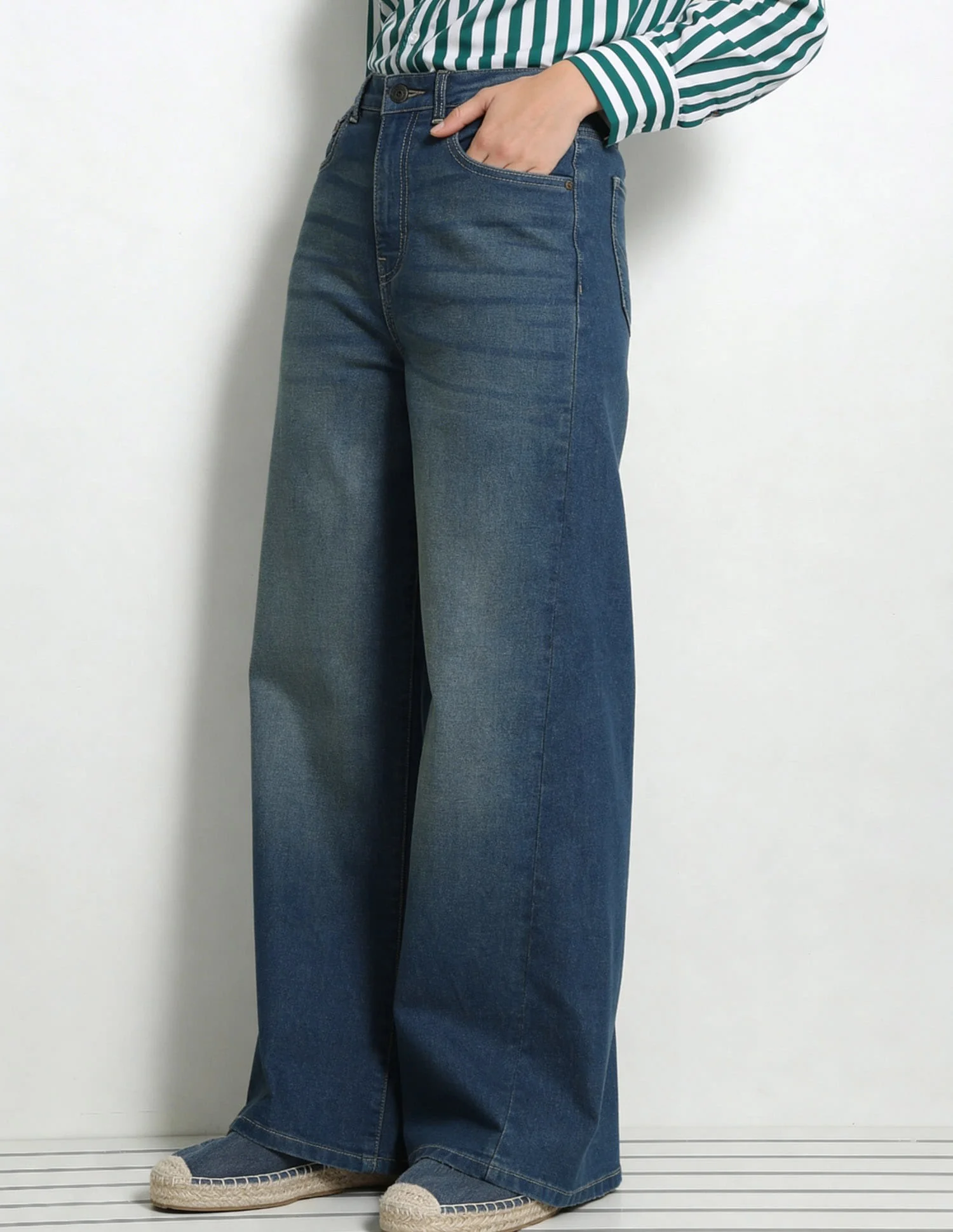 High Rise Baggy Fit Jeans - Image 4