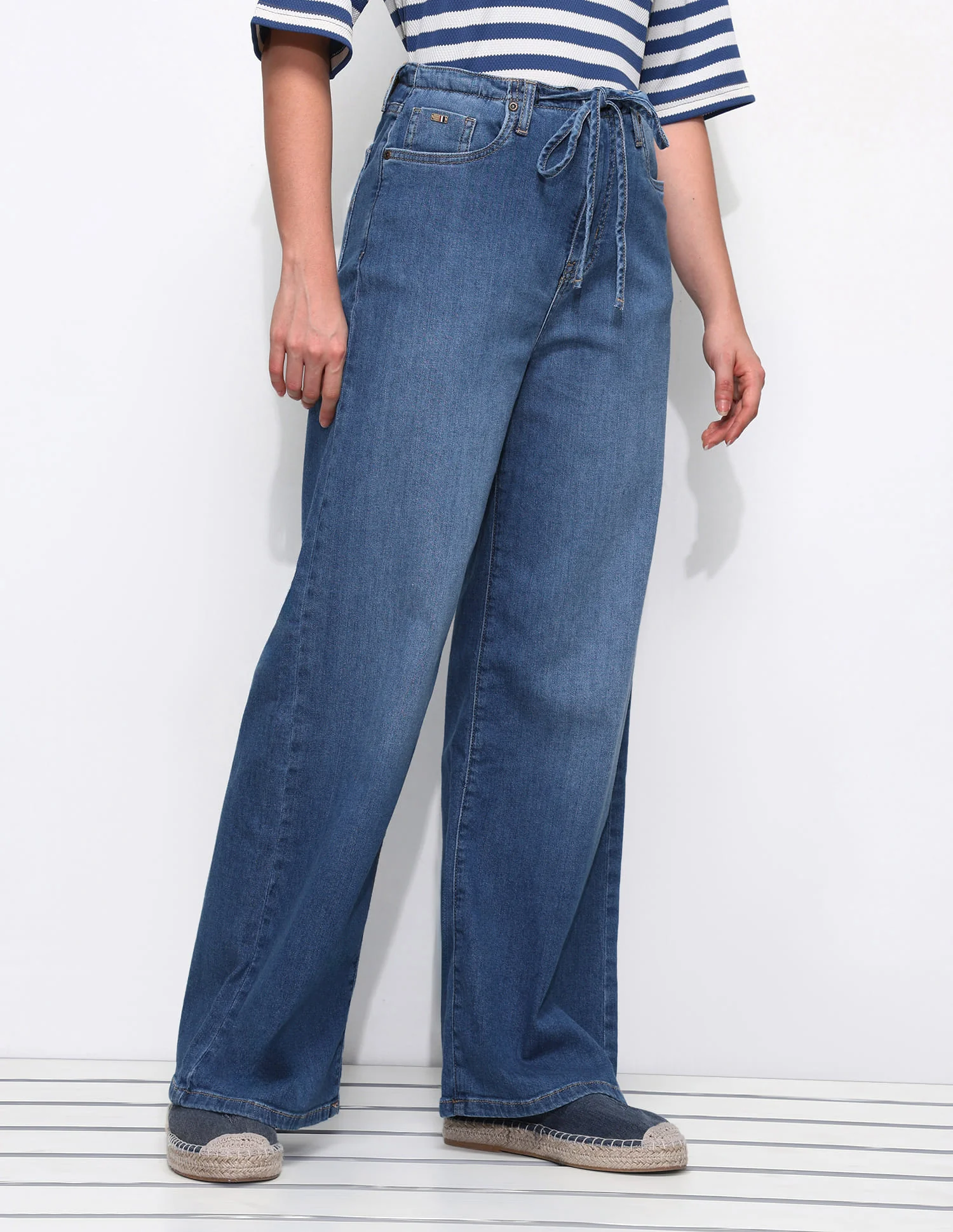 High Rise Baggy Fit Tie Up Jeans - Image 4
