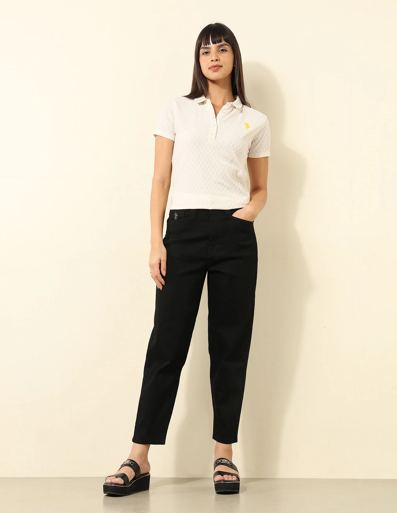High Rise Carrot Fit Cargo Jeans - Image 3