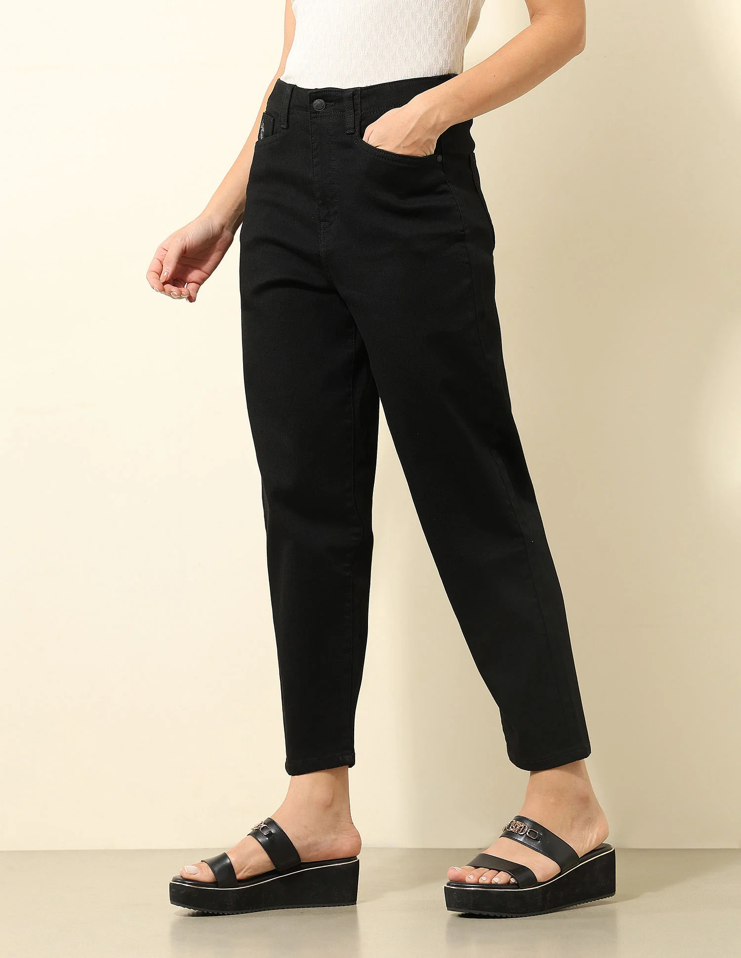 High Rise Carrot Fit Cargo Jeans - Image 4