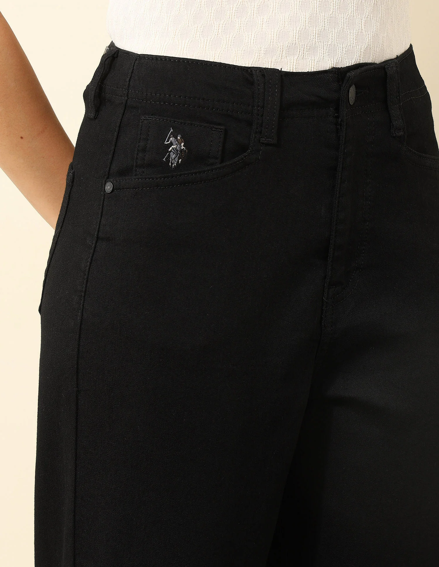 High Rise Carrot Fit Cargo Jeans - Image 7