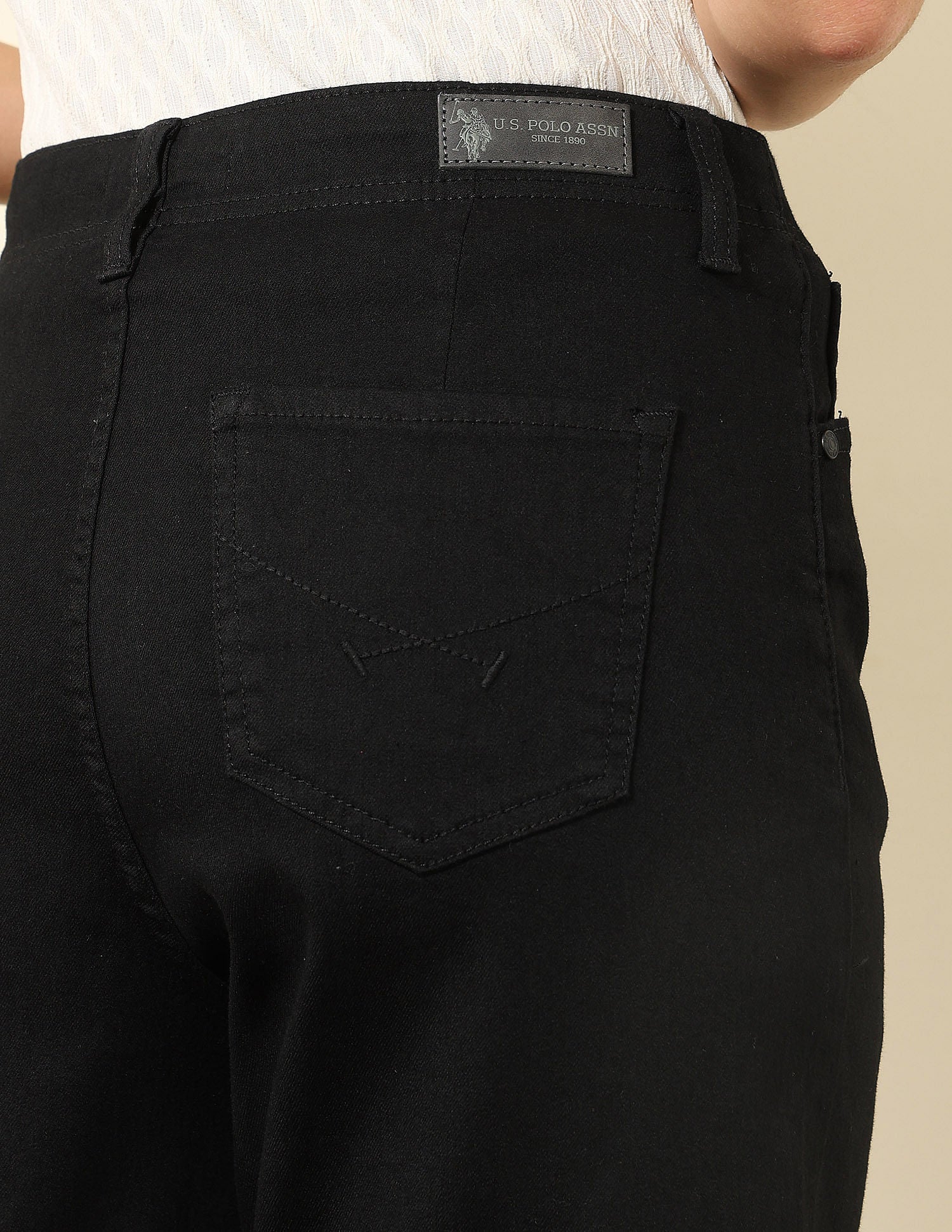 High Rise Carrot Fit Cargo Jeans - Image 8