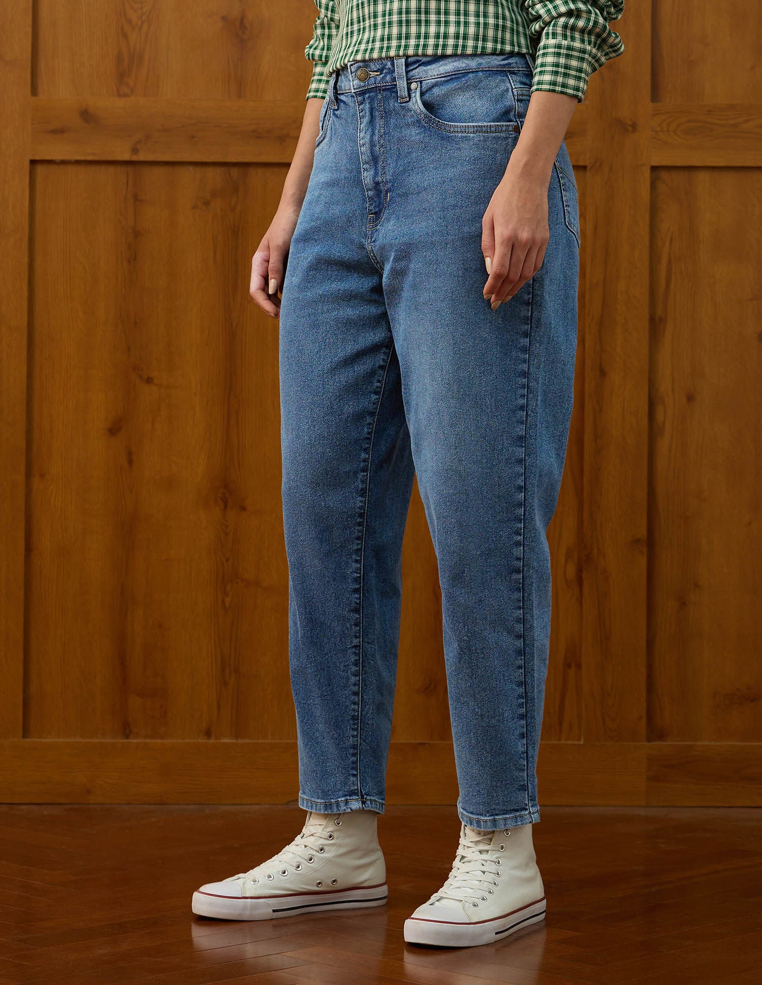 High Rise Carrot Fit Jeans - Image 4