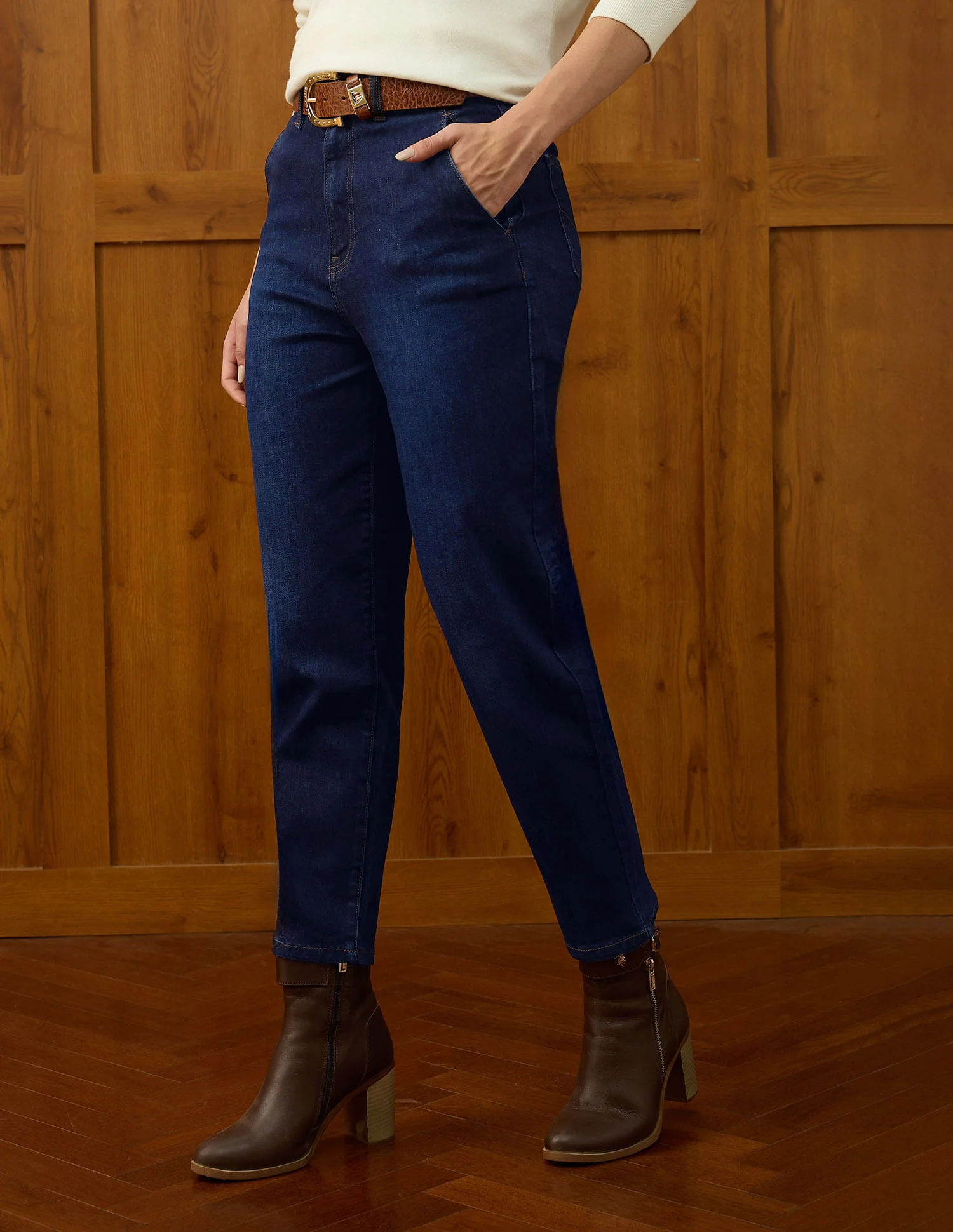 High Rise Carrot Fit Jeans - Image 4