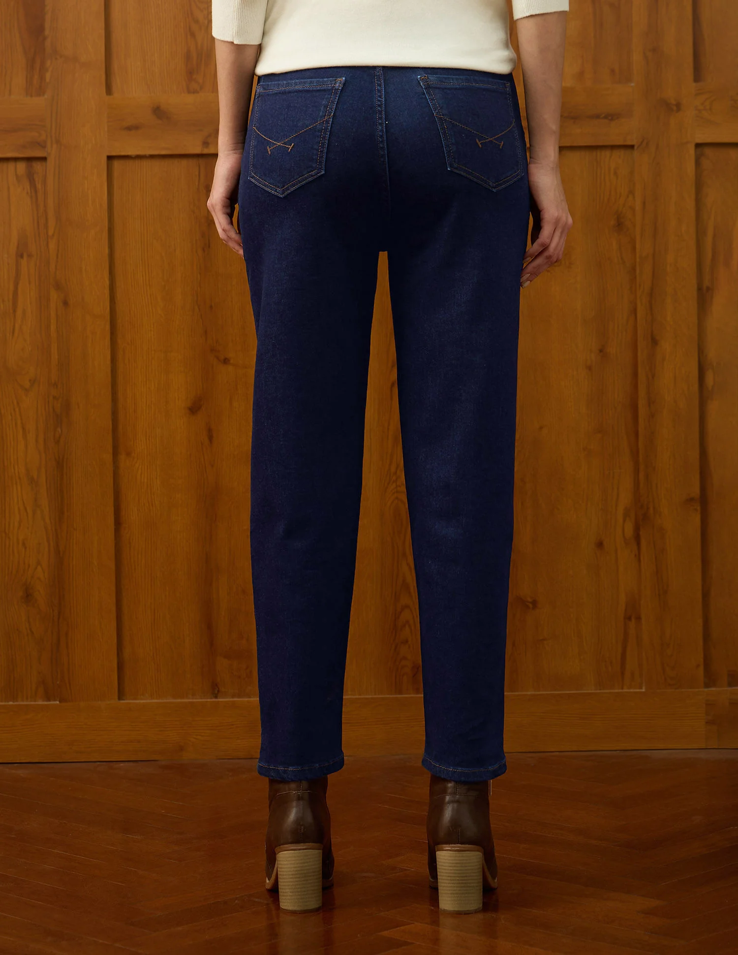 High Rise Carrot Fit Jeans - Image 5