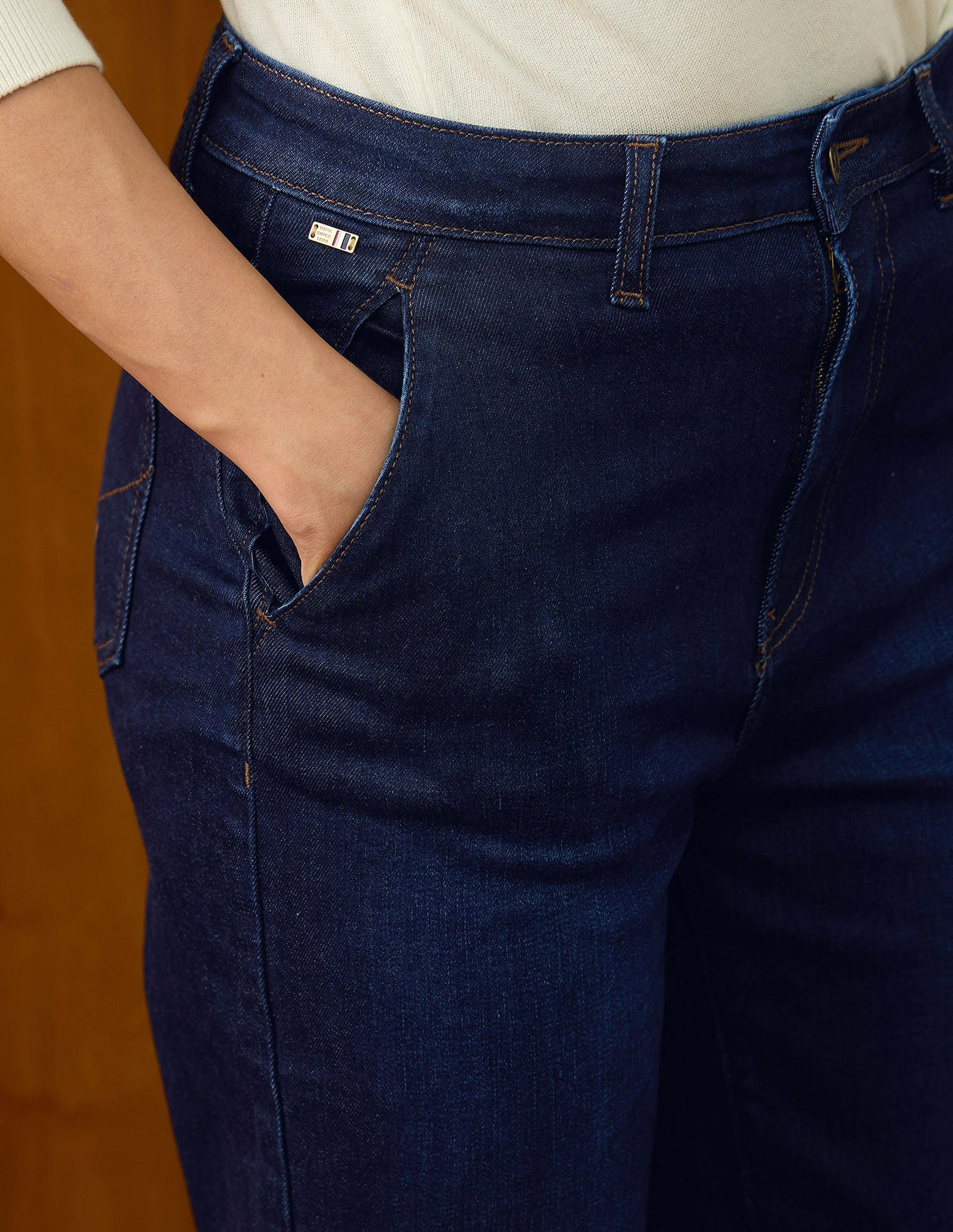 High Rise Carrot Fit Jeans - Image 7