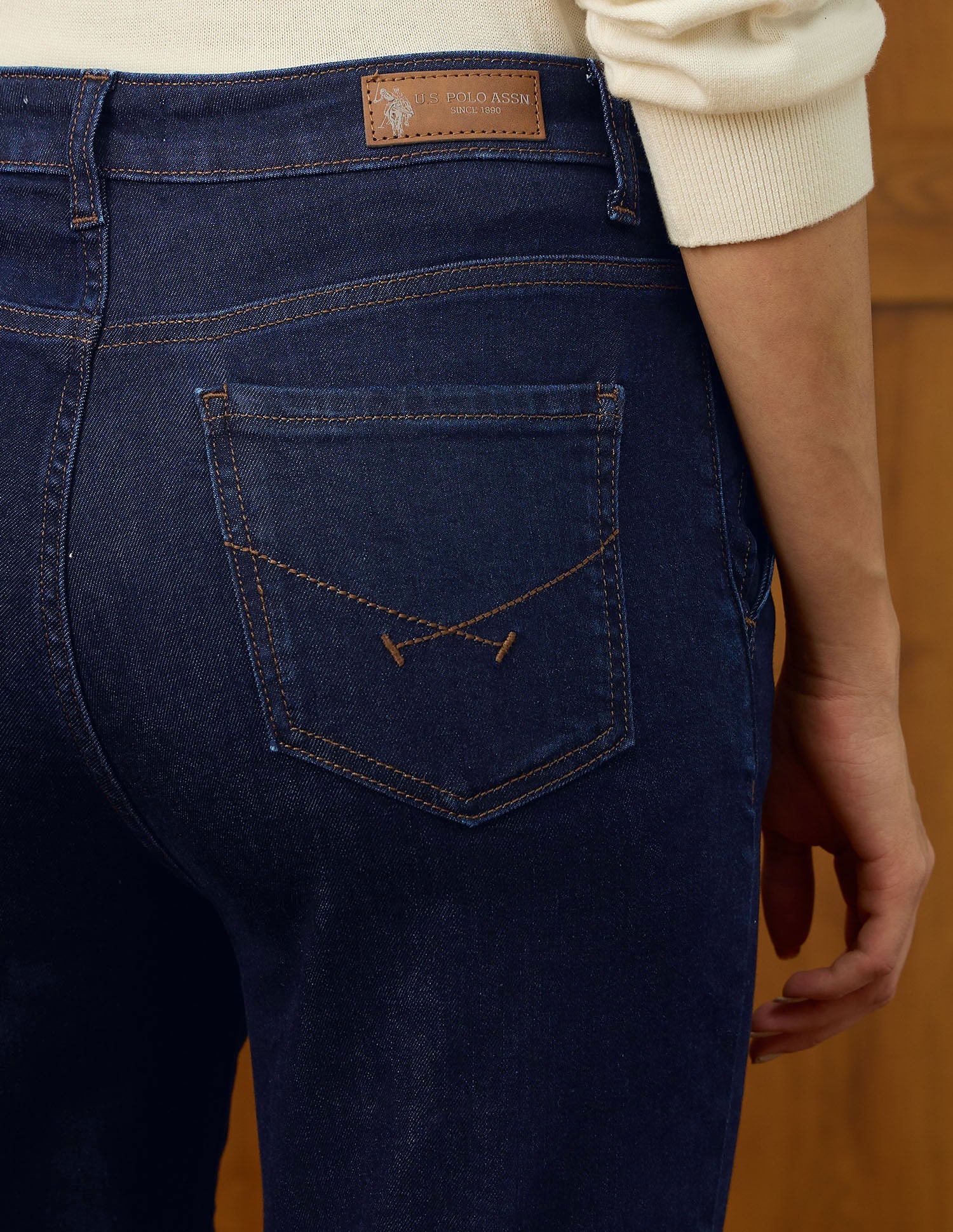 High Rise Carrot Fit Jeans - Image 8