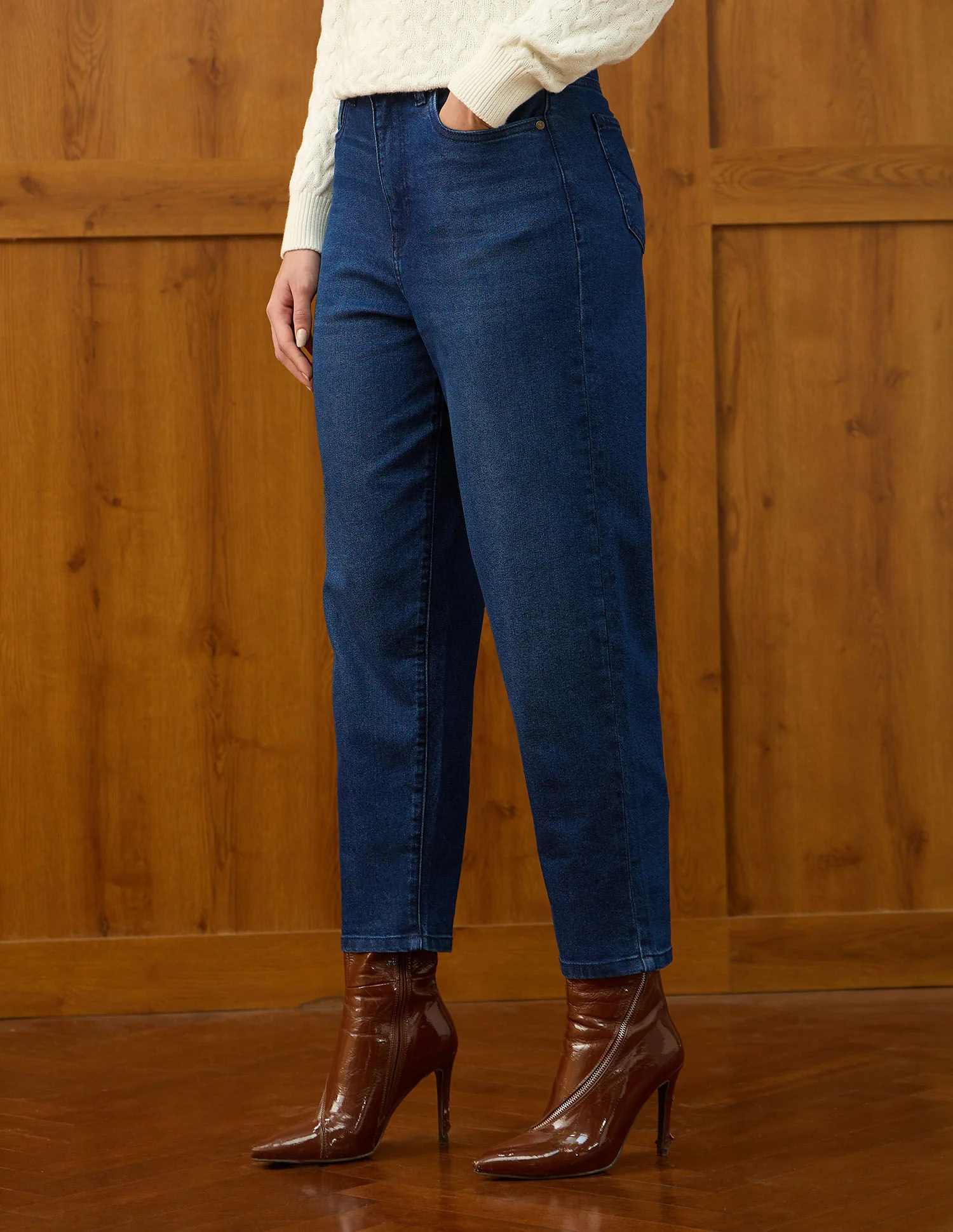 High Rise Carrot Fit Jeans - Image 4