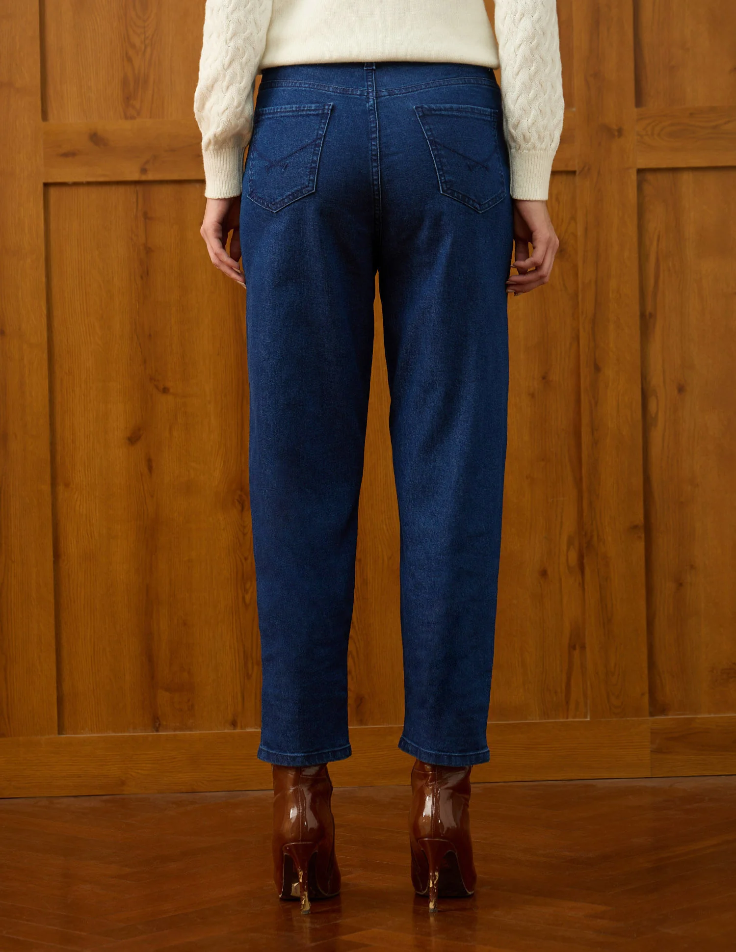 High Rise Carrot Fit Jeans - Image 5