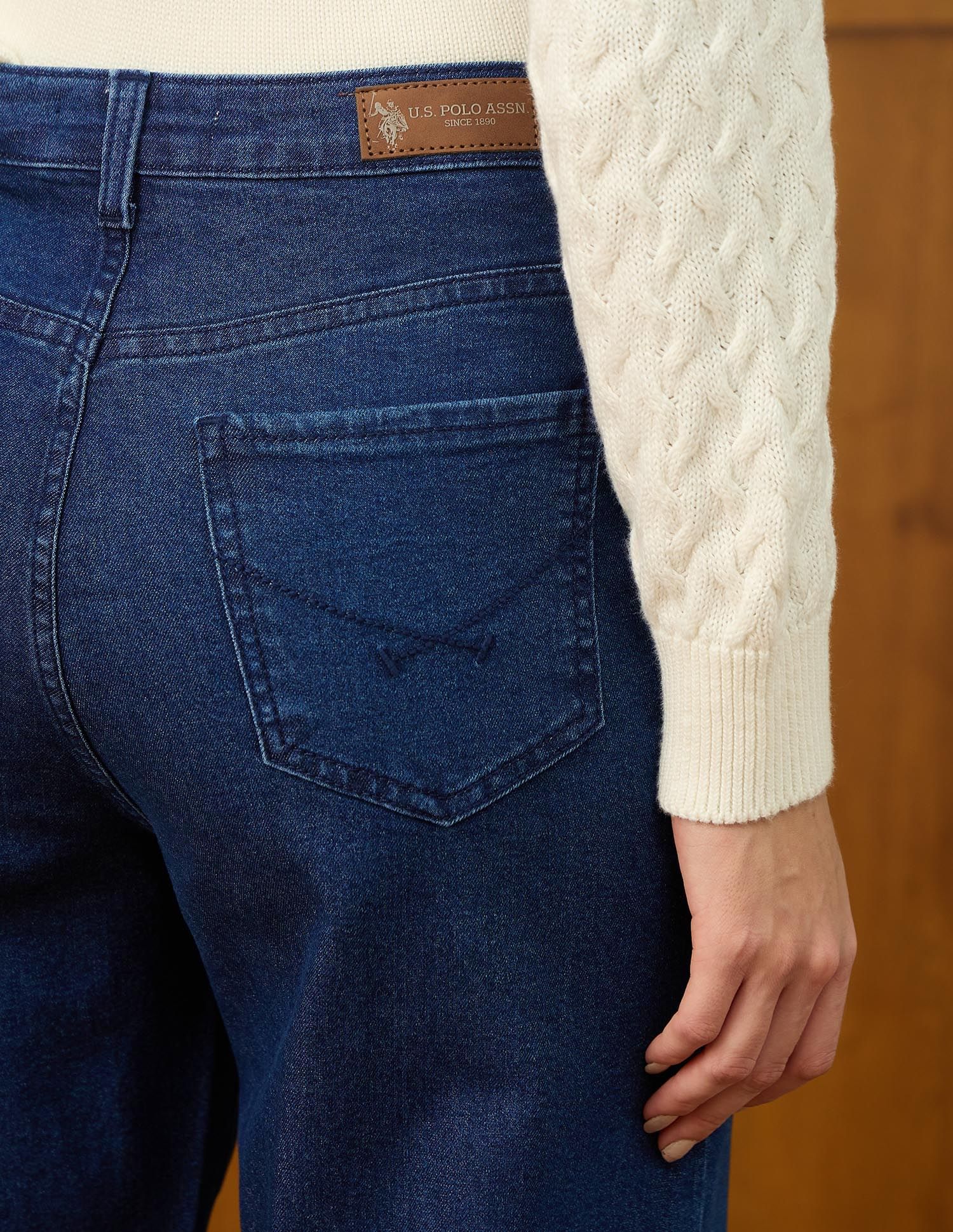 High Rise Carrot Fit Jeans - Image 8