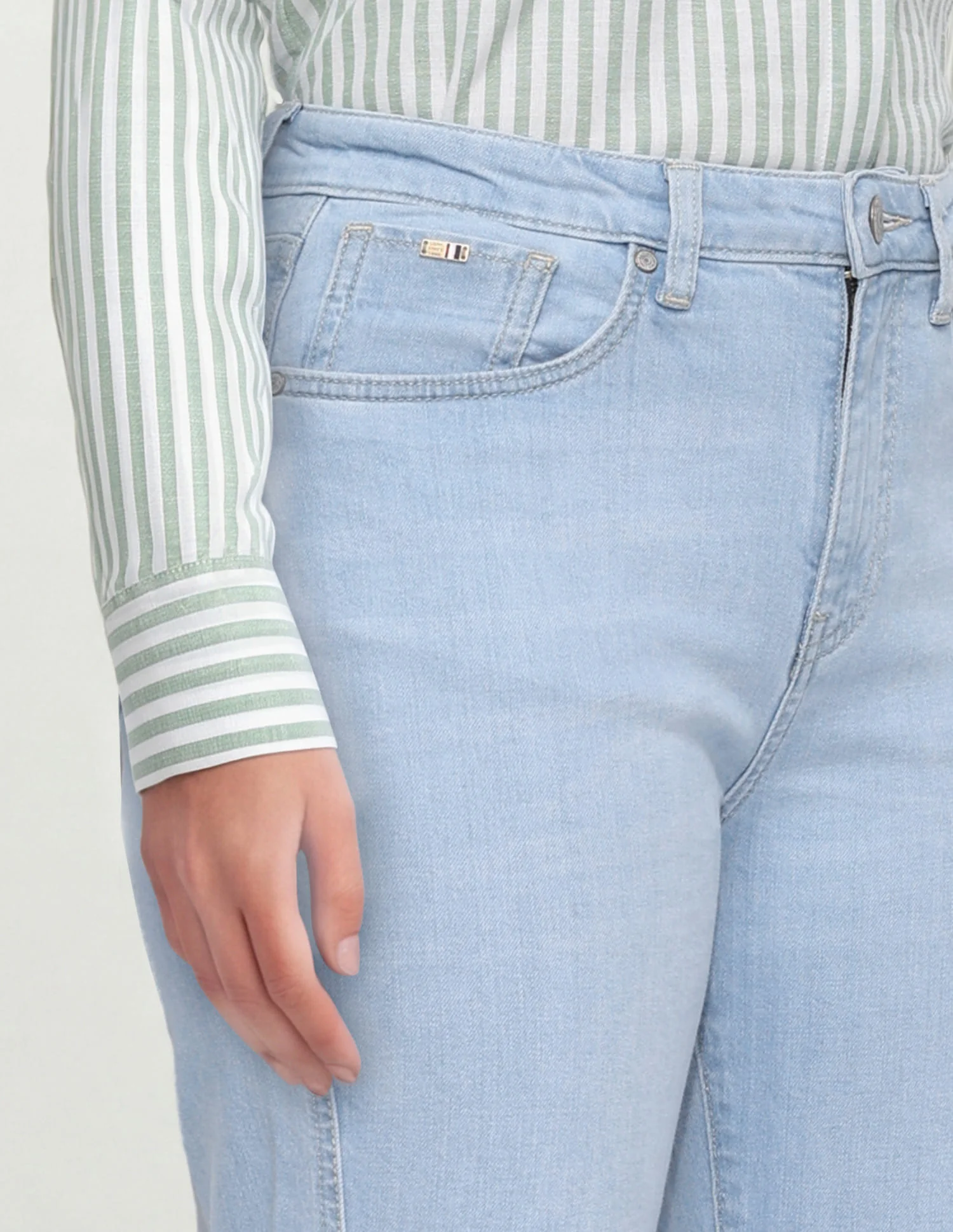 High Rise Extreme Flared Fit Jeans - Image 6