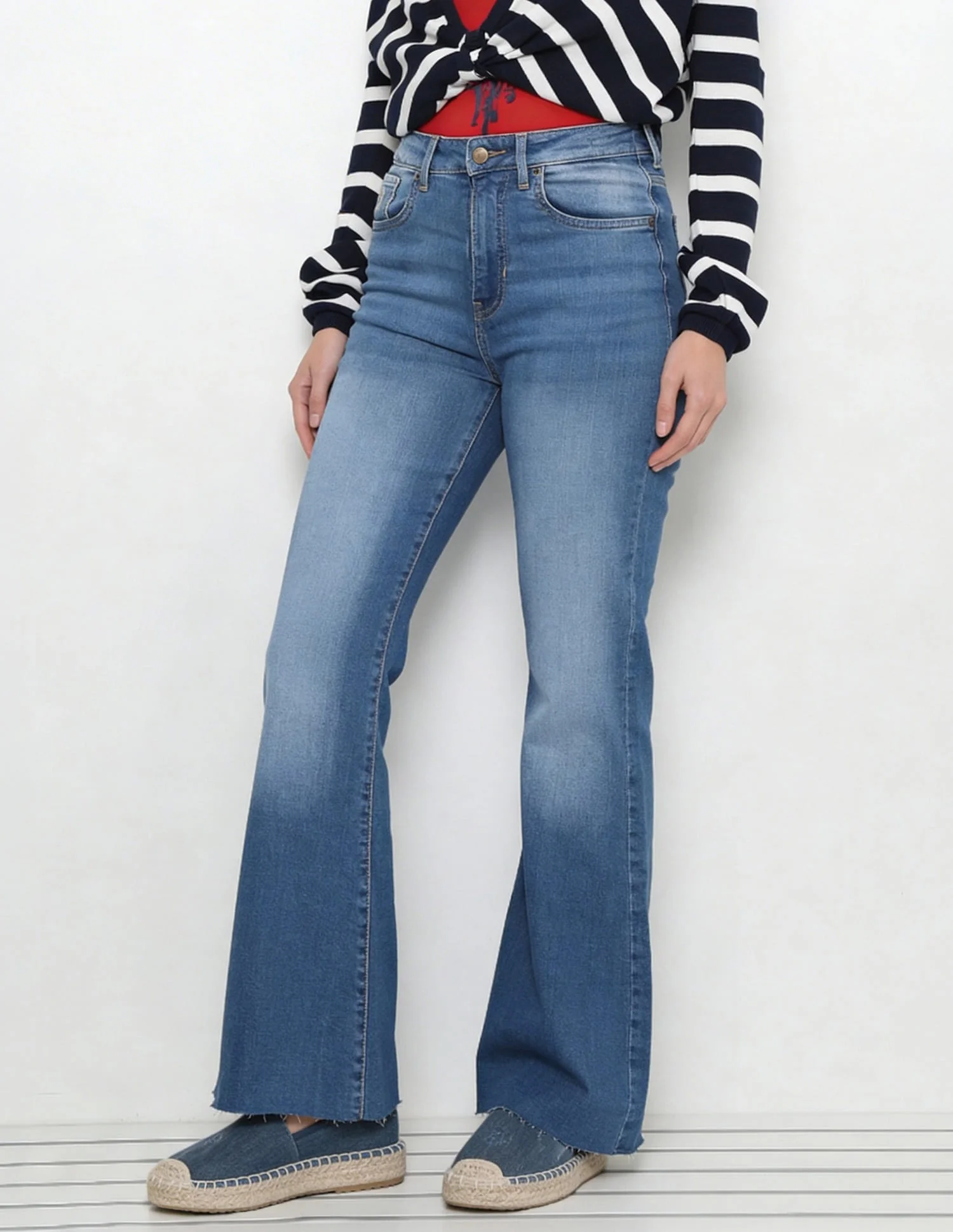 High Rise Extreme Flared Fit Jeans - Image 3
