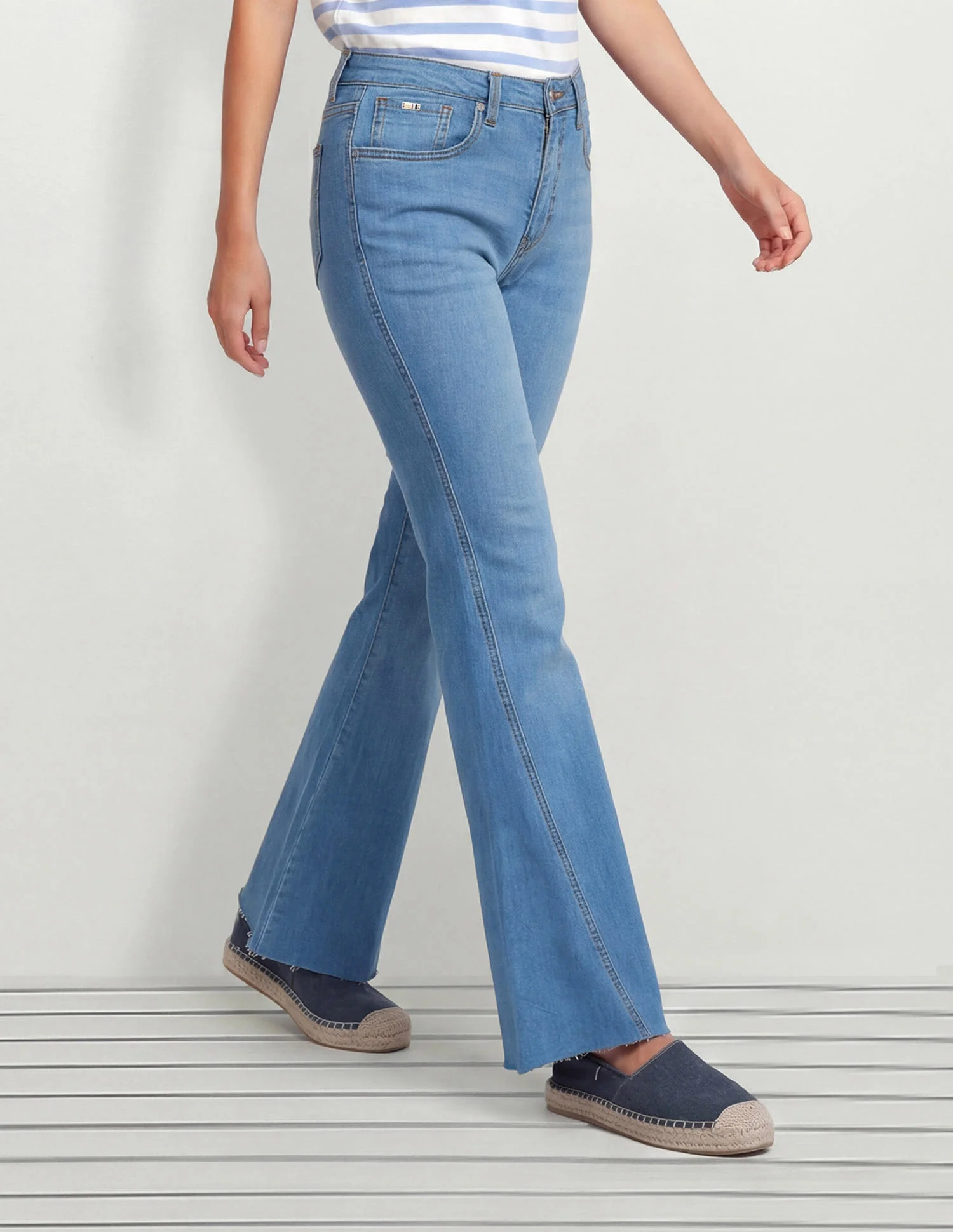 High Rise Extreme Flared Fit Jeans - Image 3