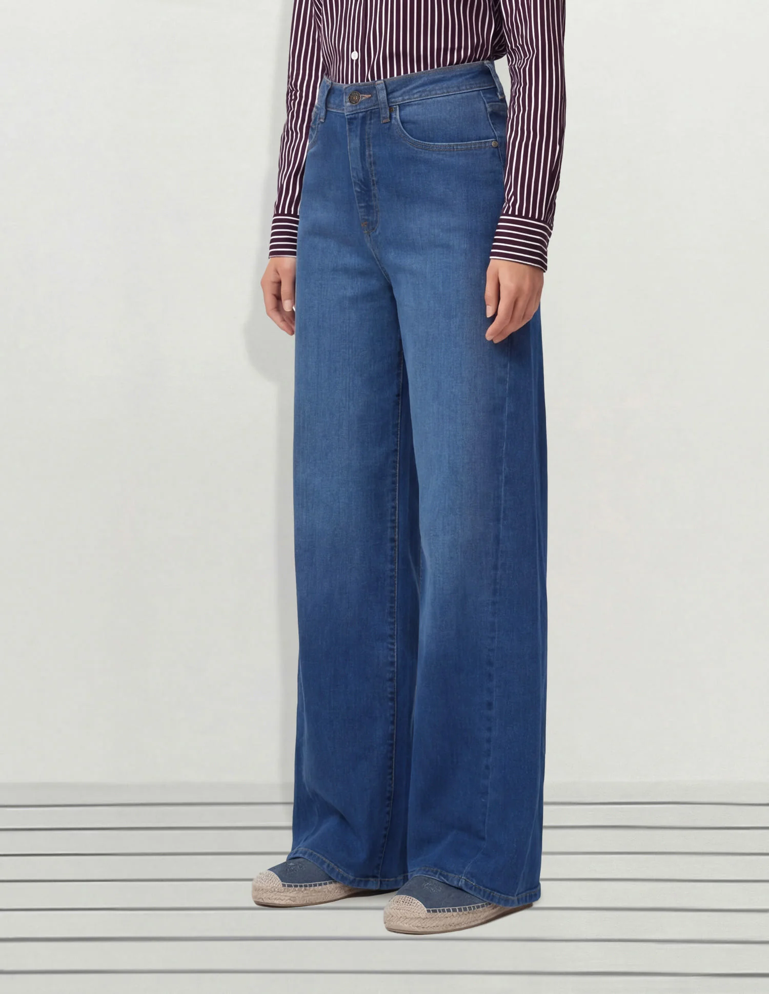High Rise Flared Fit Jeans - Image 3