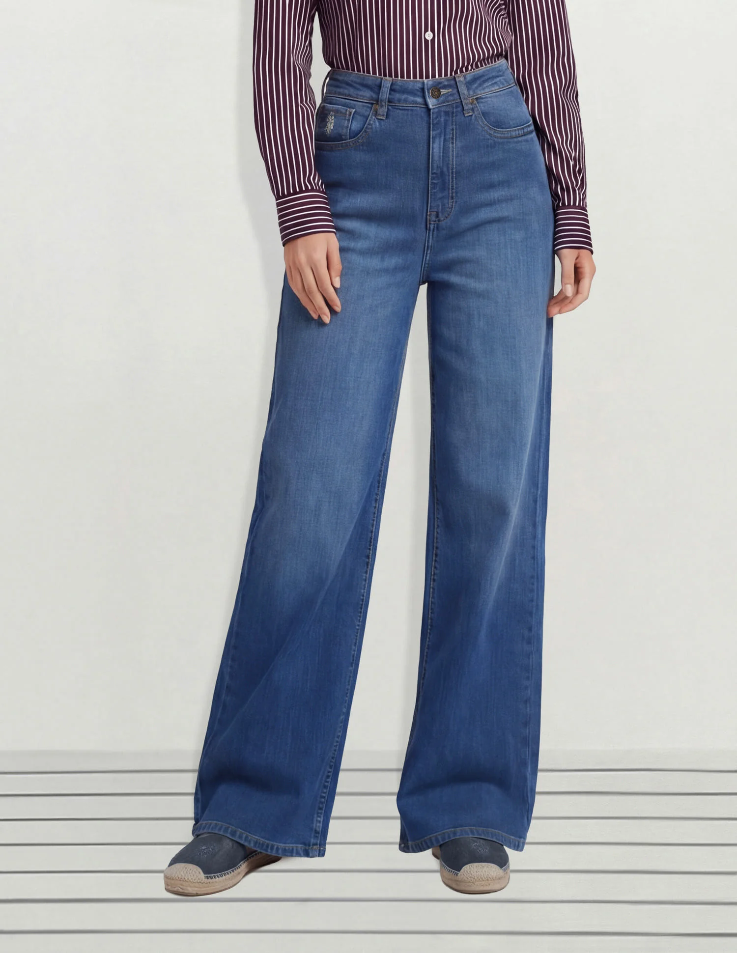 High Rise Flared Fit Jeans - Image 5