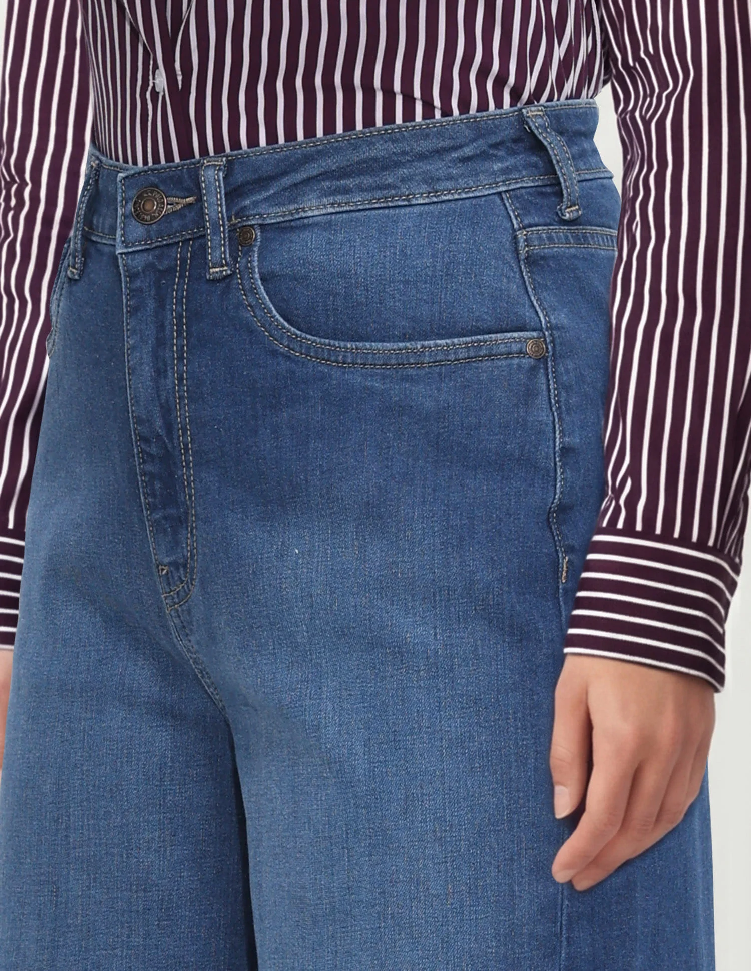 High Rise Flared Fit Jeans - Image 6