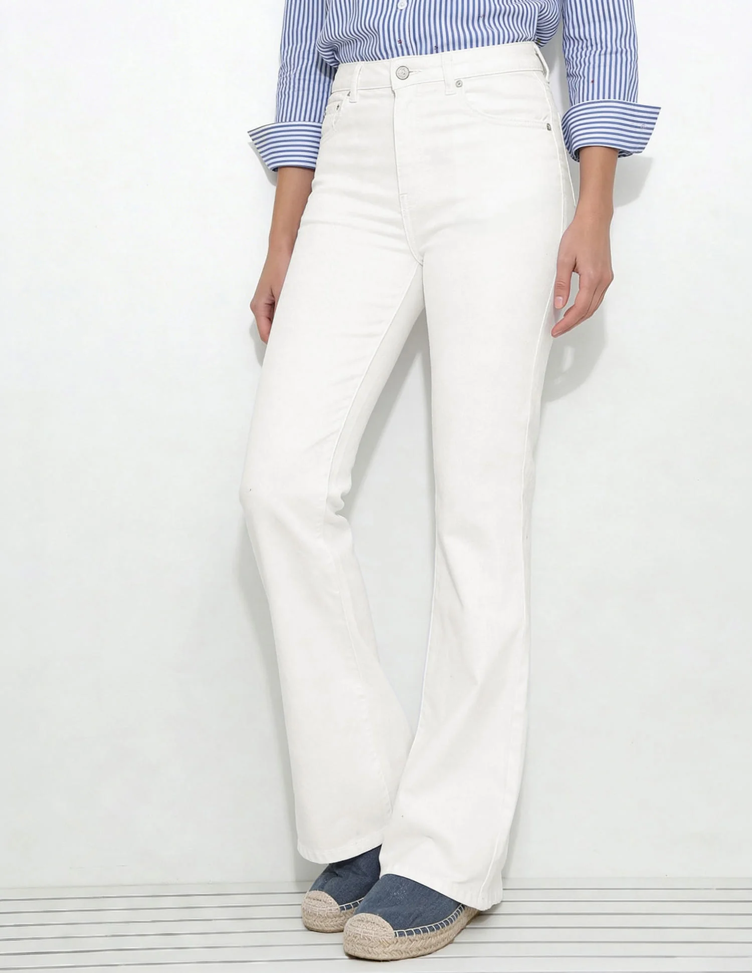 High Rise Flared Fit Jeans - Image 4