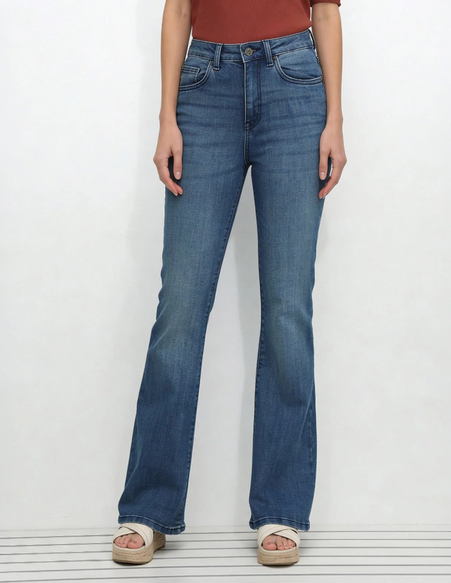 High Rise Flared Fit Jeans - Image 3