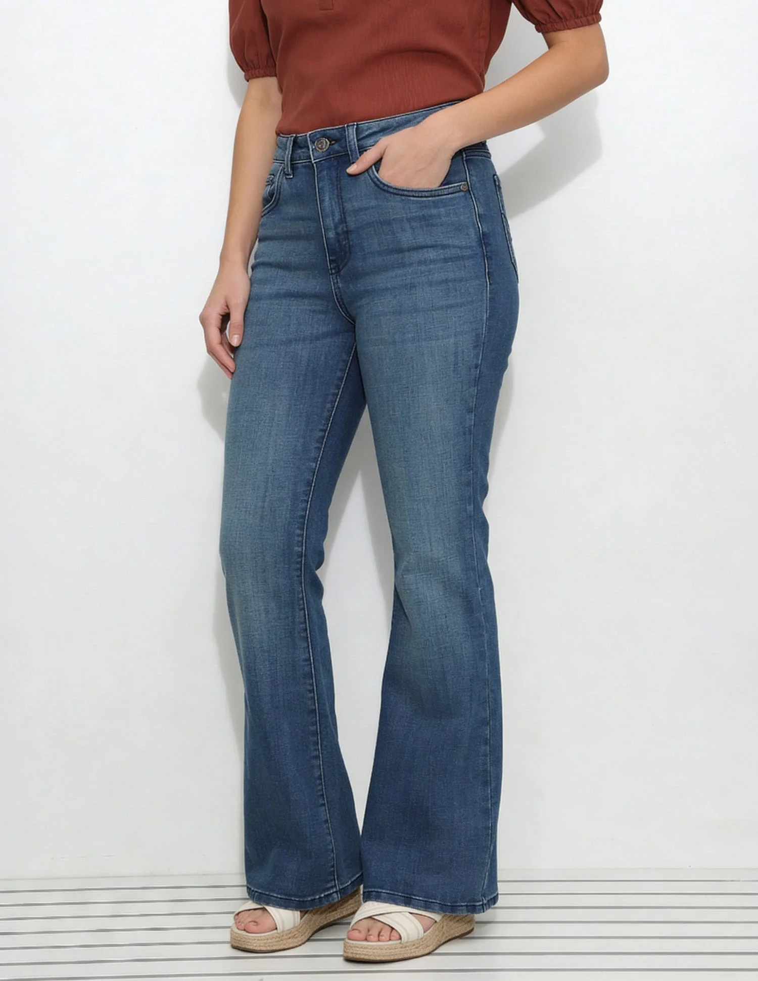 High Rise Flared Fit Jeans - Image 4