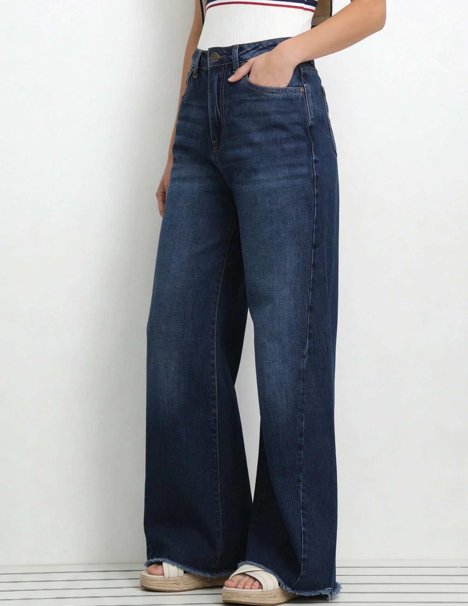 High Rise Flared Fit Jeans - Image 4