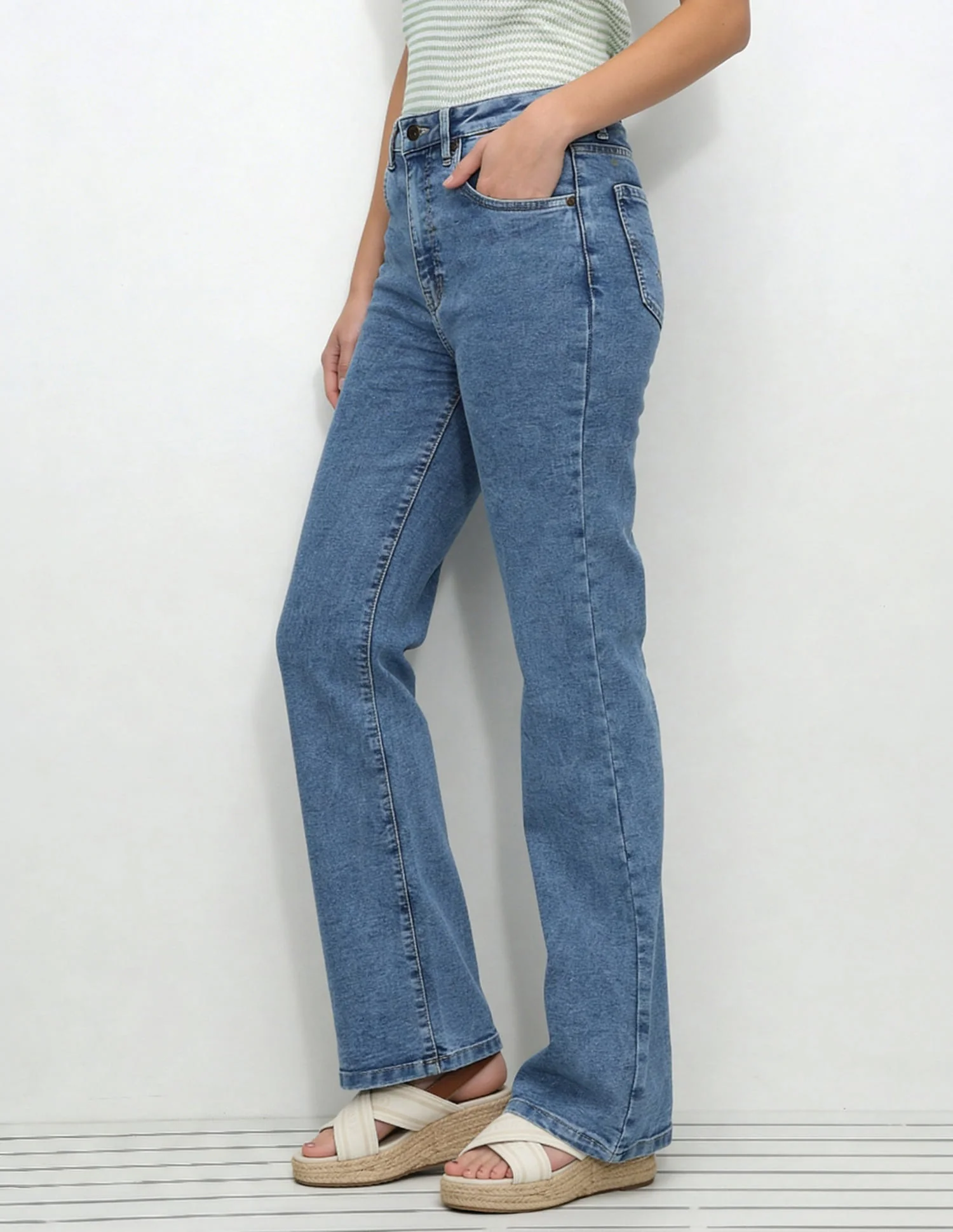 High Rise Flared Fit Jeans - Image 4