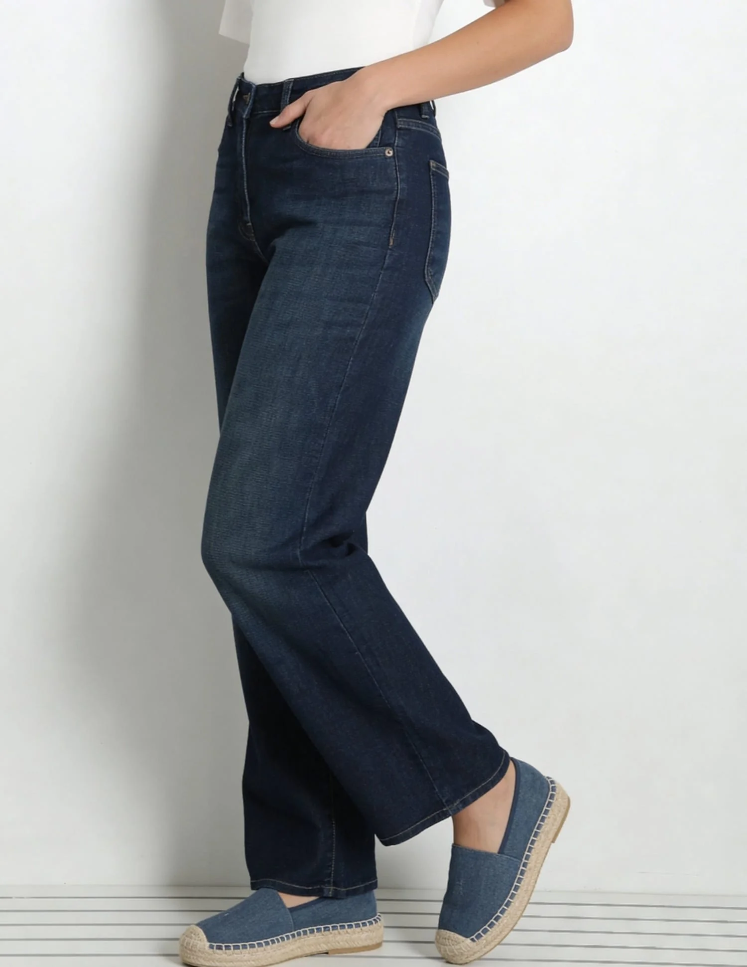 High Rise Straight Fit Jeans - Image 4