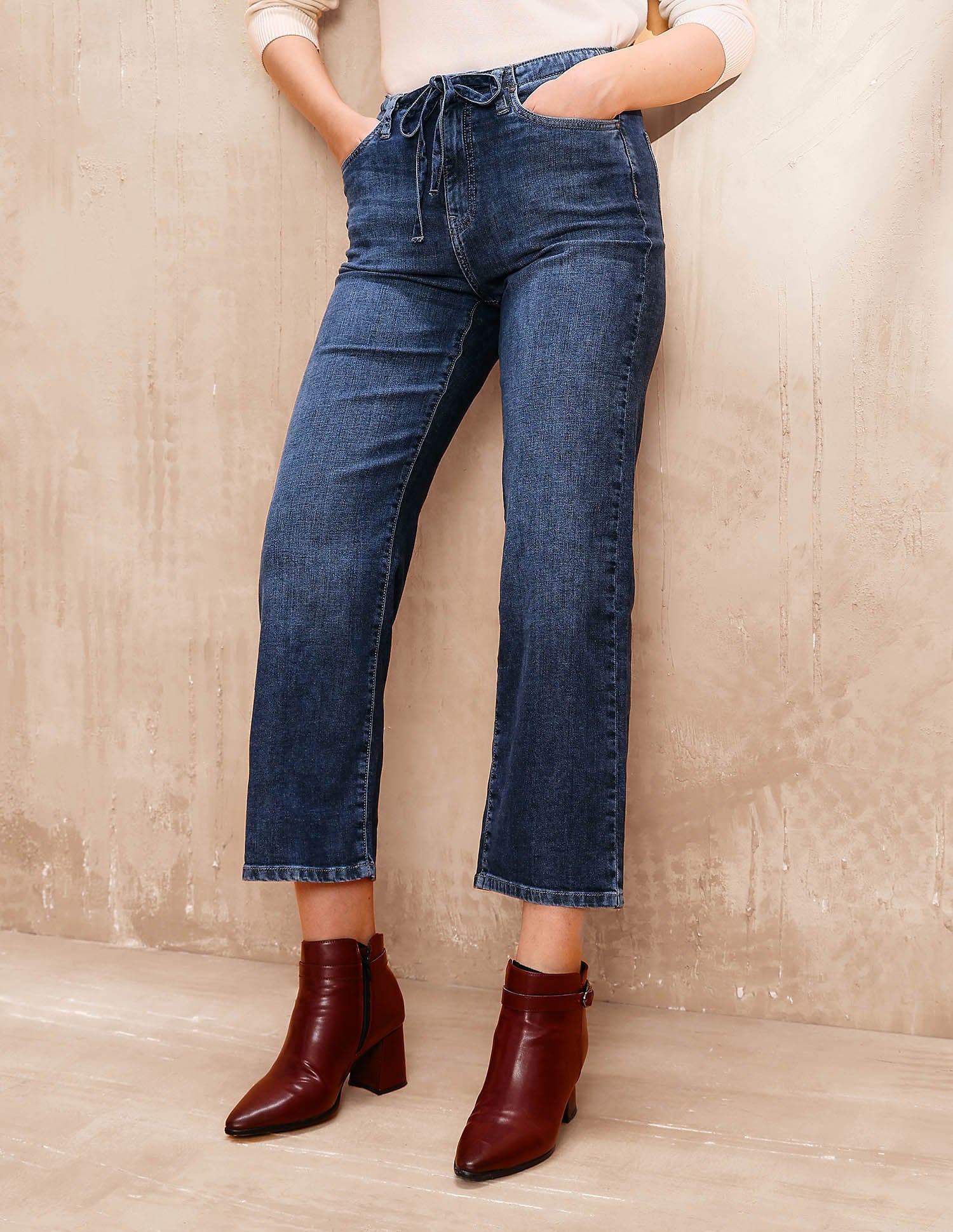 High Rise Straight Fit Jeans