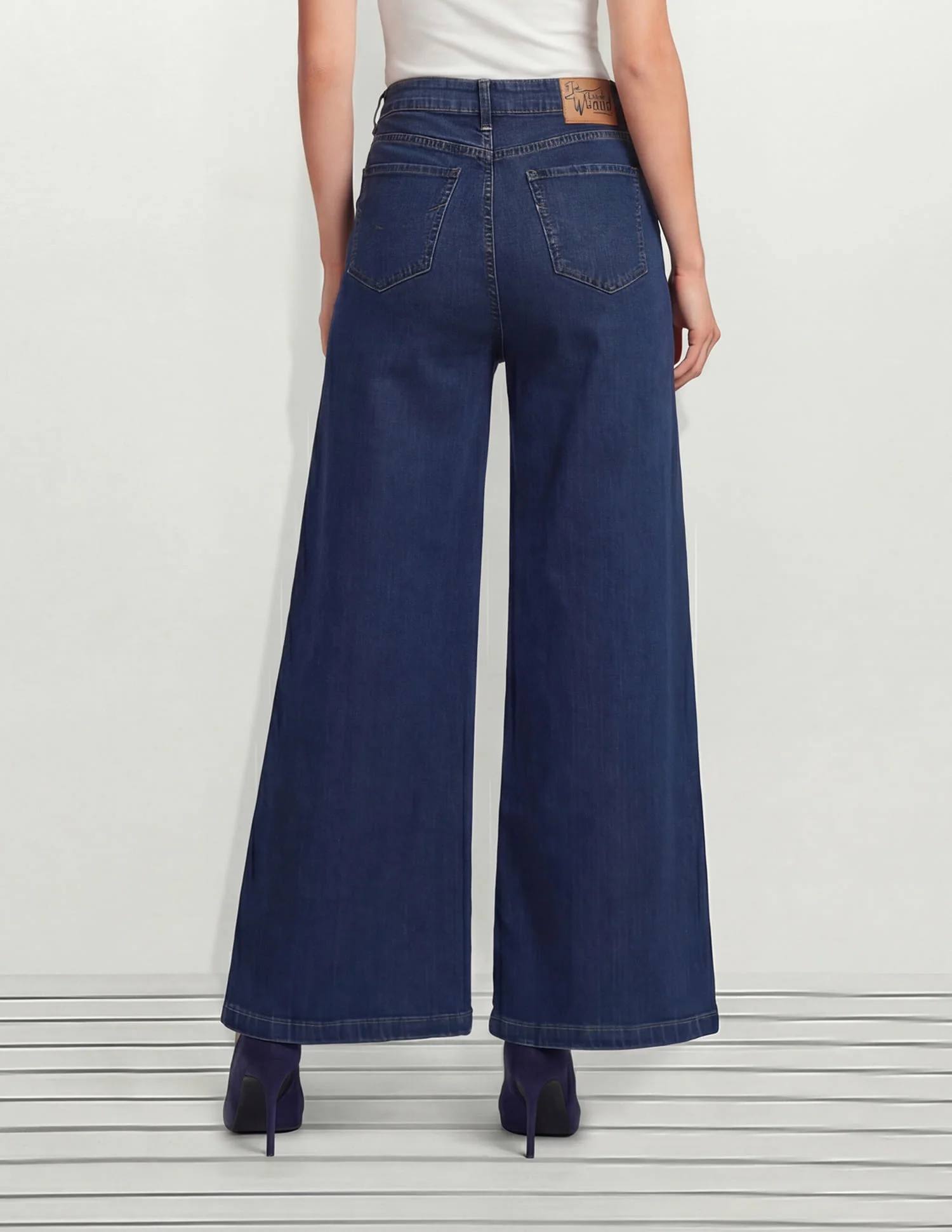 High Rise Ultra Wide Leg Fit Jeans - Image 4