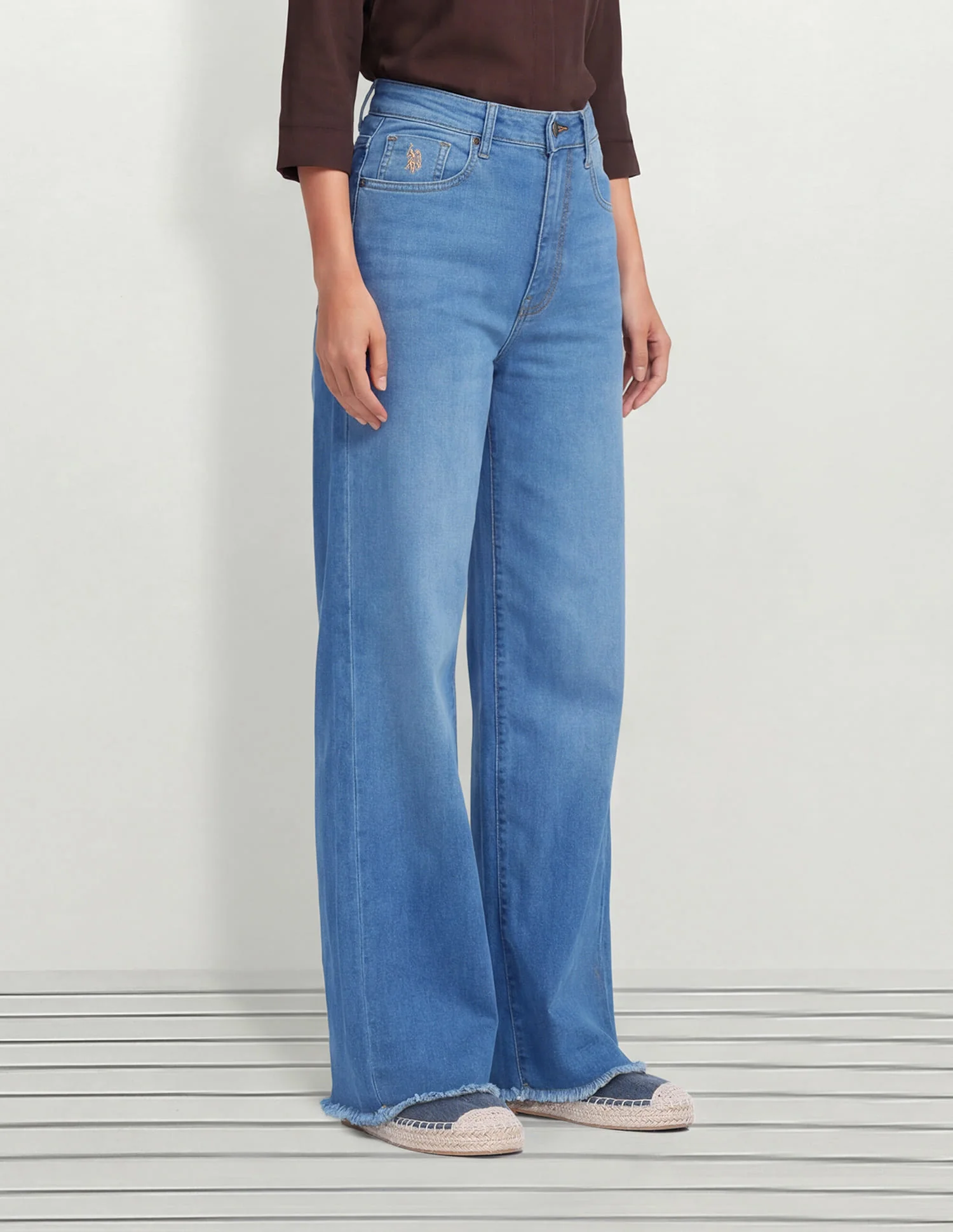 High Rise Wide Leg Fit Jeans - Image 3