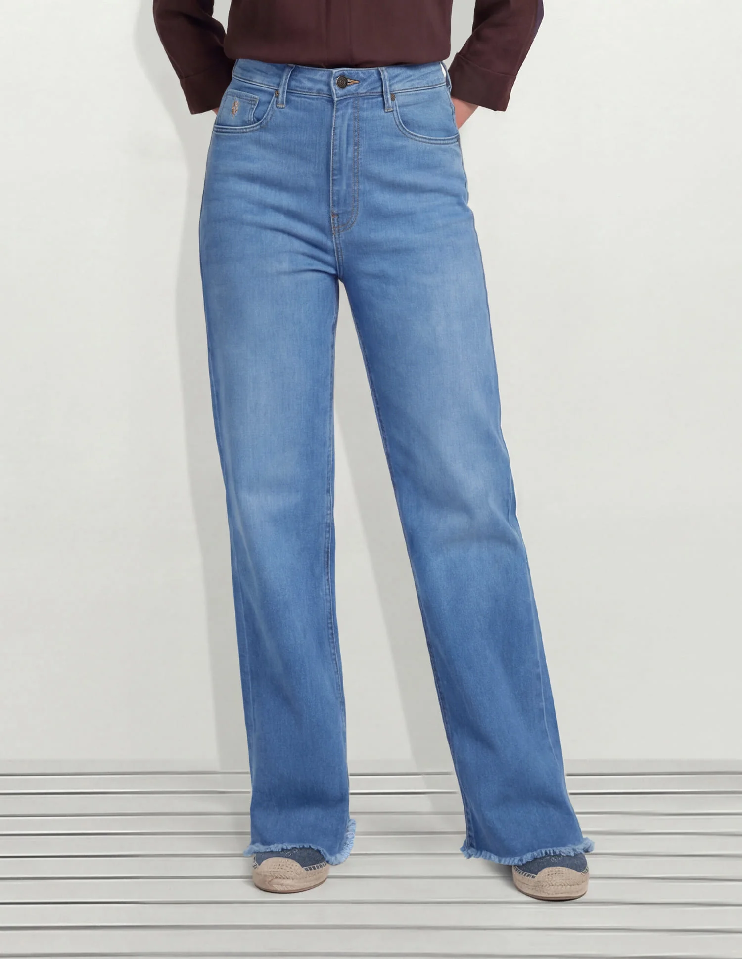 High Rise Wide Leg Fit Jeans - Image 5