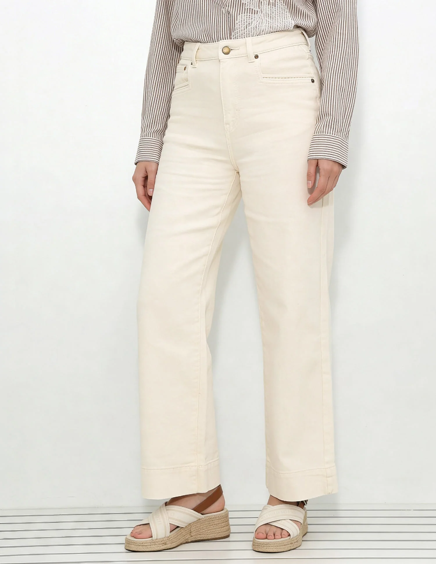 High Rise Wide Leg Fit Jeans - Image 4