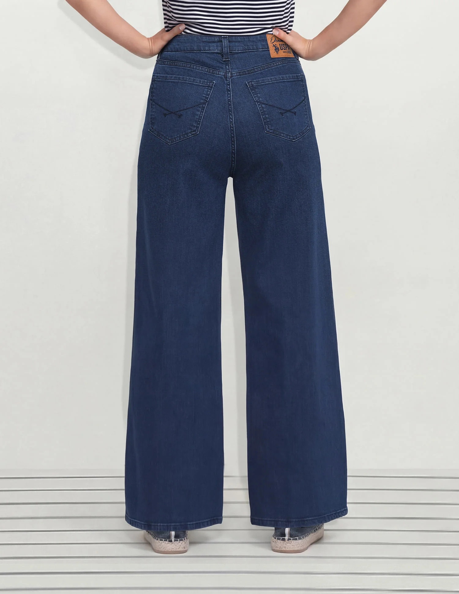 High Rise Wide Leg Fit Jeans - Image 4