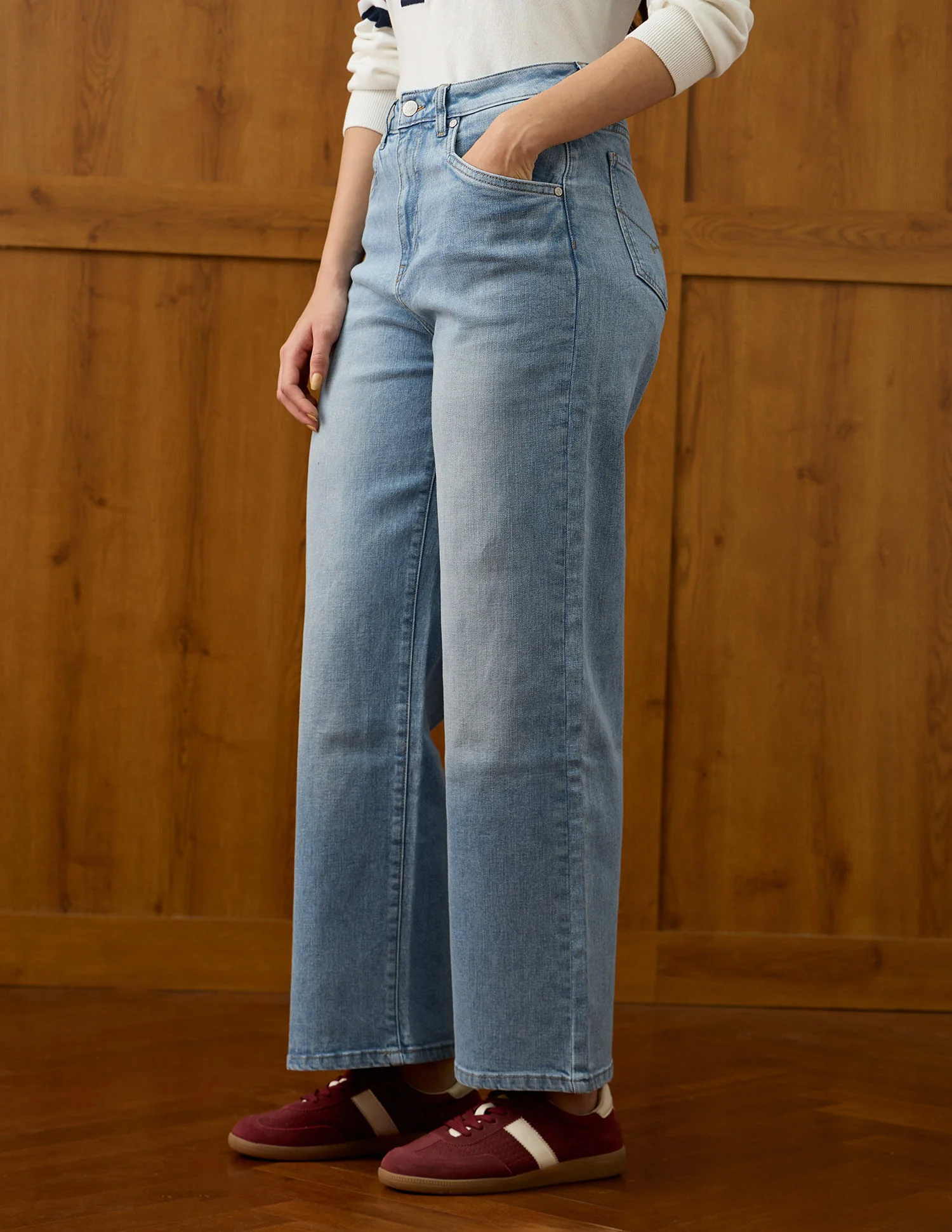High Rise Wide Leg Fit Jeans - Image 4
