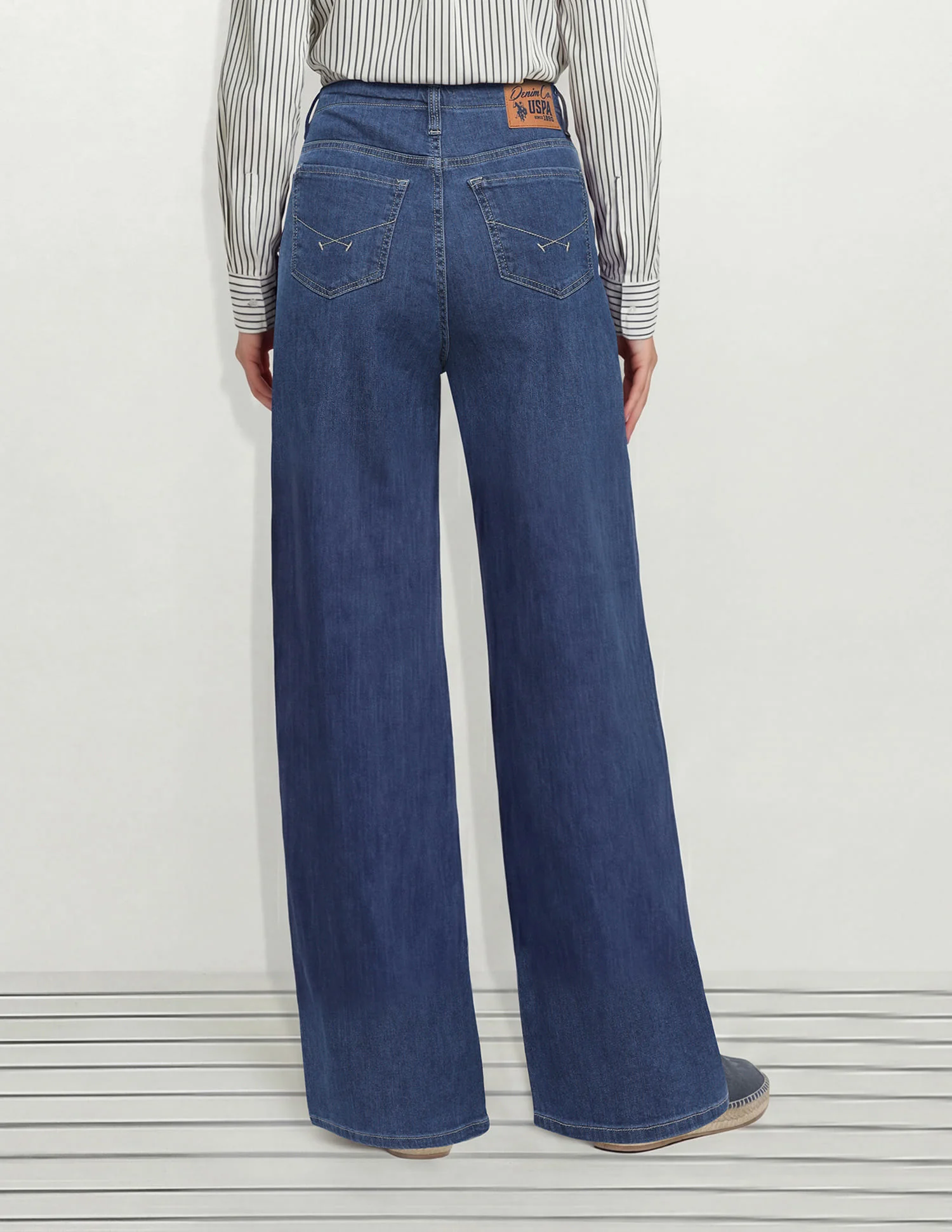 High Rise Wide Leg Fit Jeans - Image 4