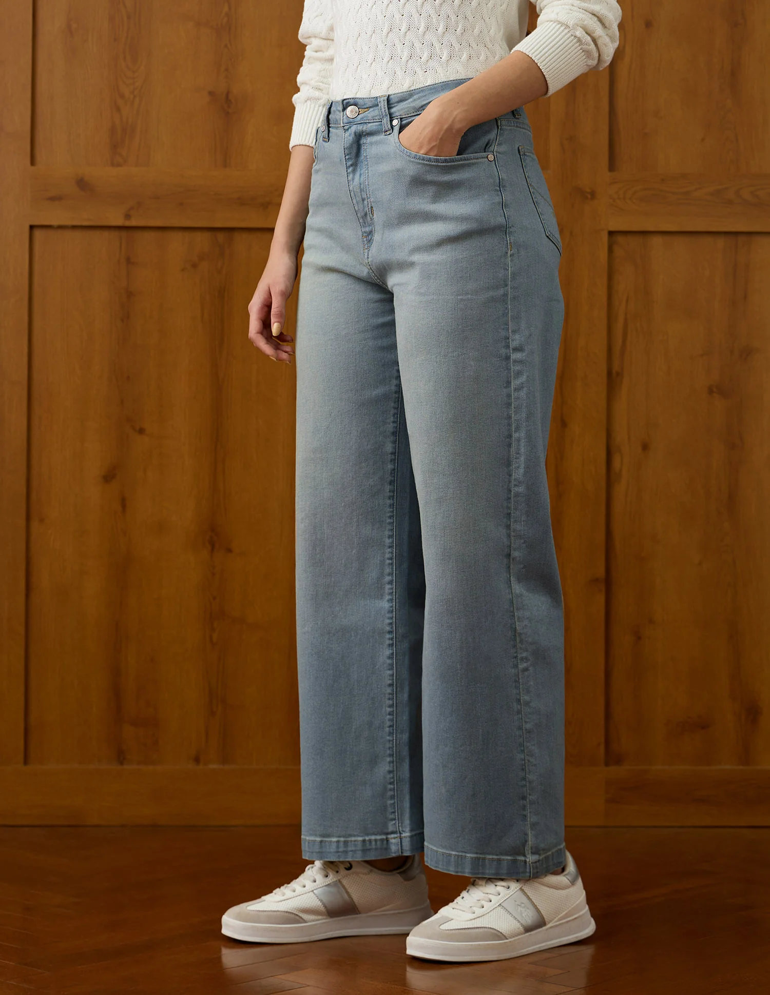 High Rise Wide Leg Fit Jeans - Image 4