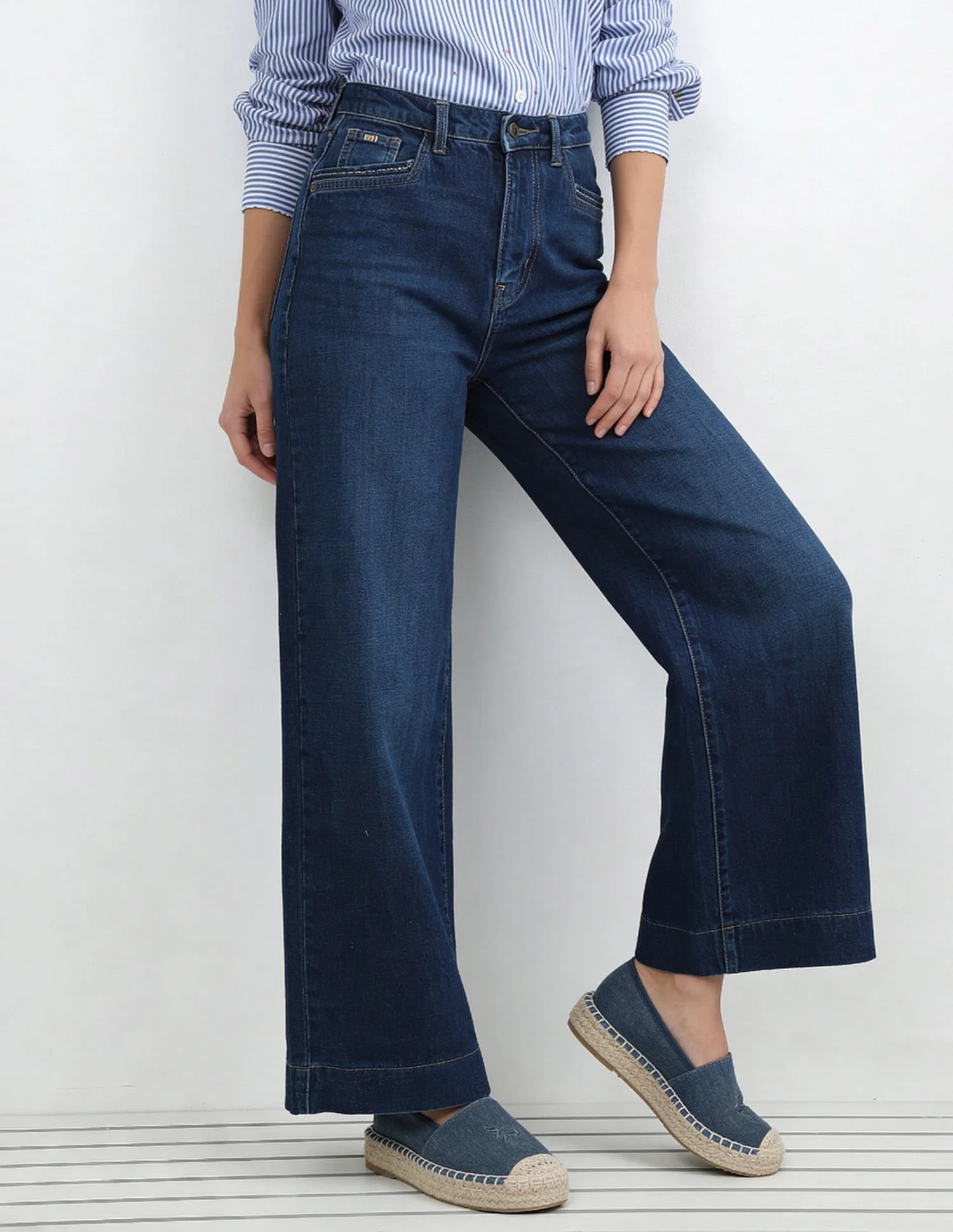 High Rise Wide Leg Fit Jeans - Image 5