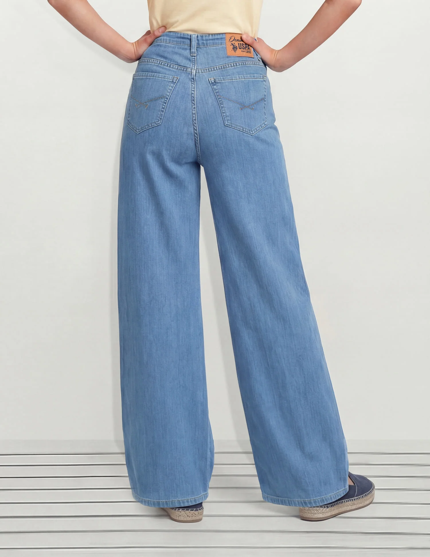 High Rise Wide Leg Fit Jeans - Image 4