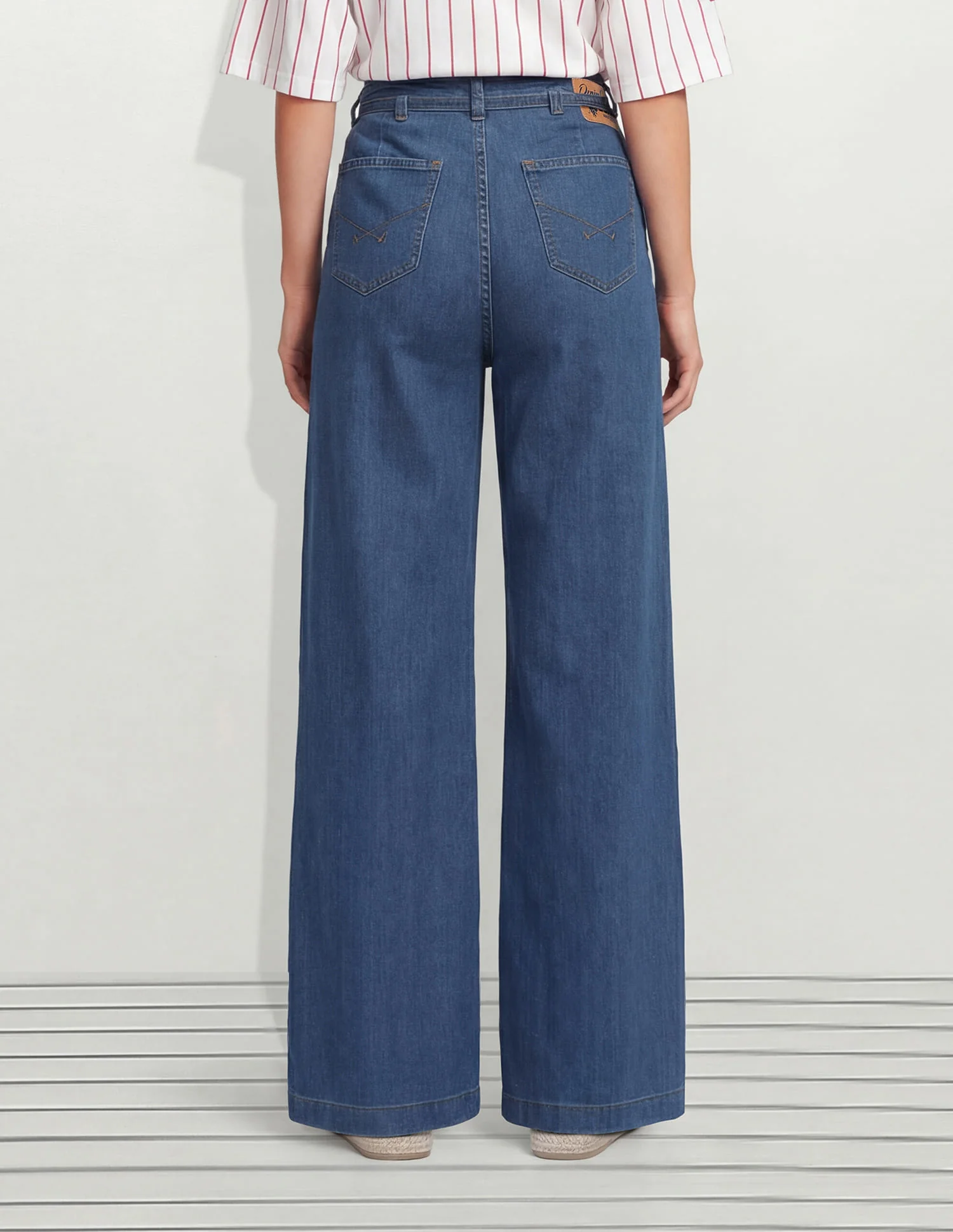 High Rise Wide Leg Fit Jeans - Image 4
