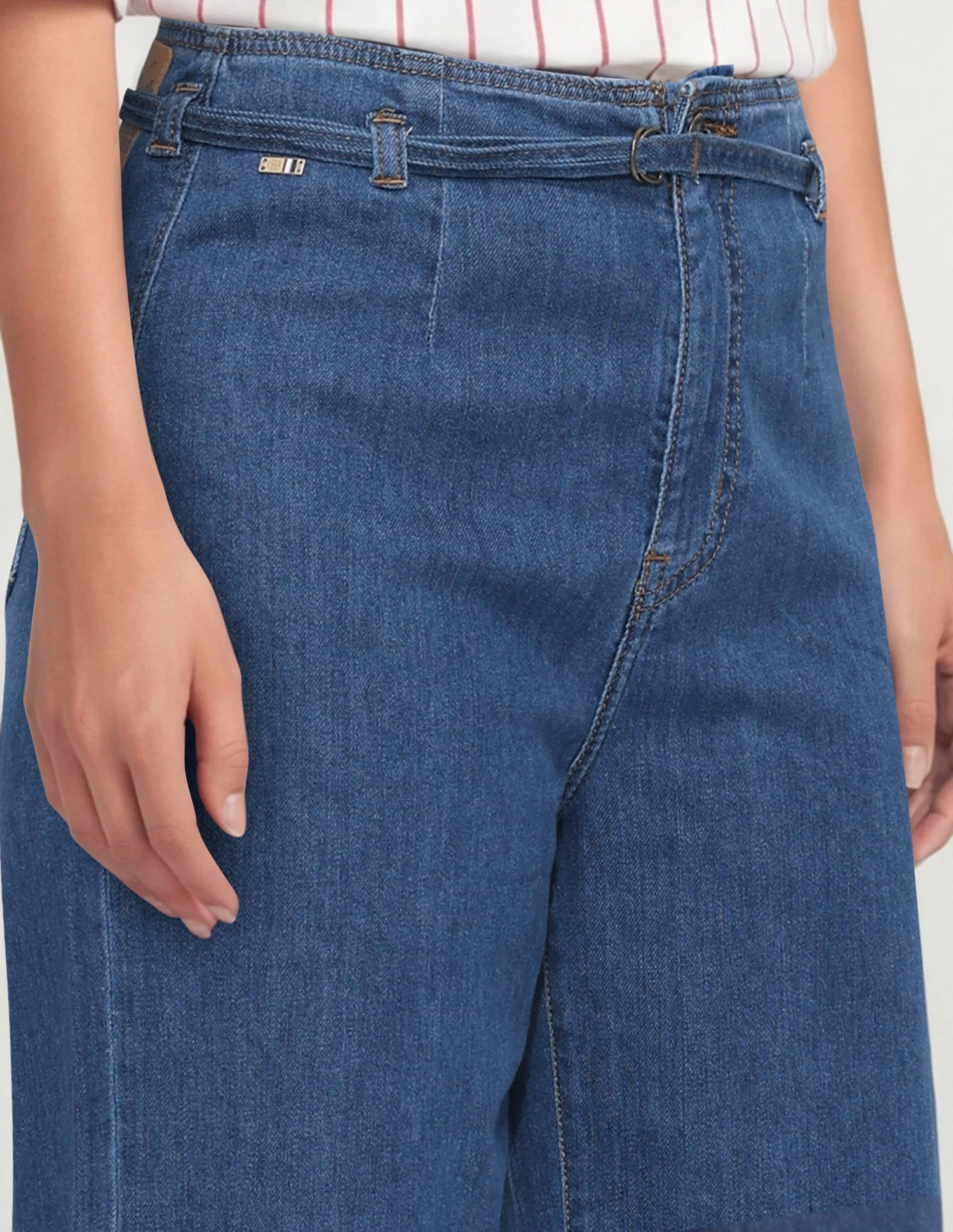 High Rise Wide Leg Fit Jeans - Image 6